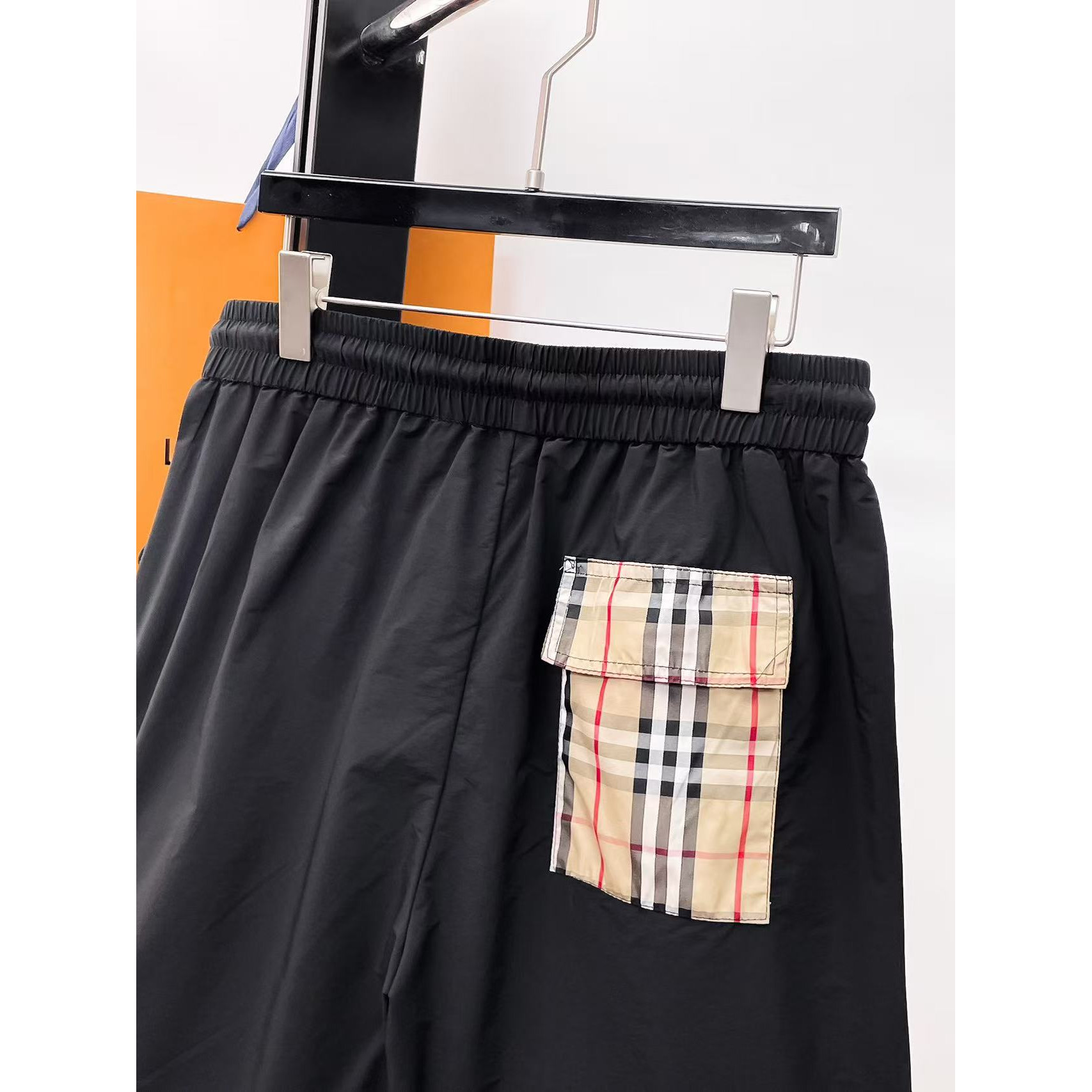 <p>BURBERRY 专柜新款休闲短裤(黑)</p>