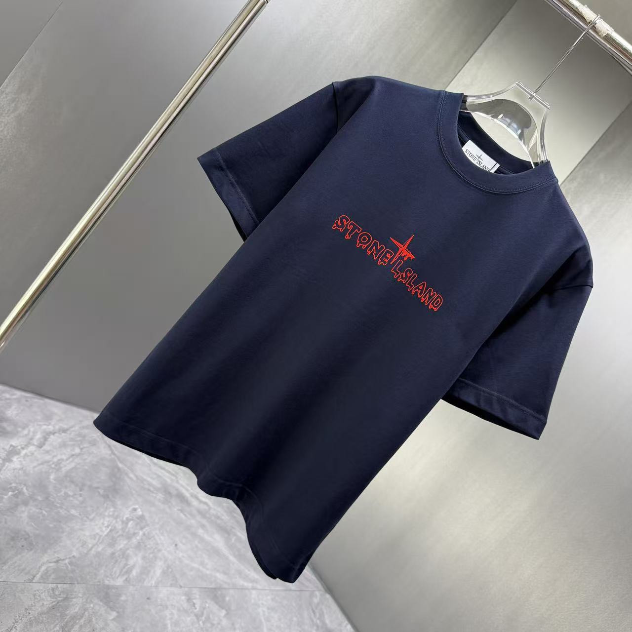 <p>Stone Island 短袖T恤(深藍紅標)</p>