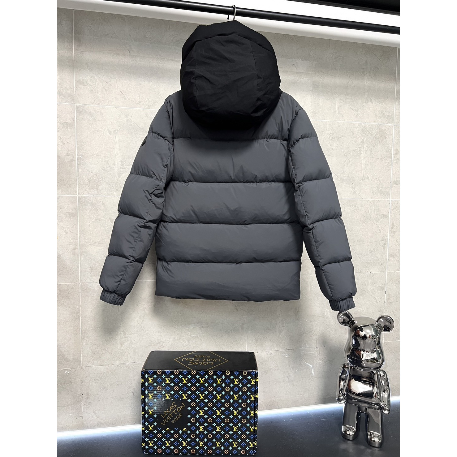 <p>Moncler 黑武士羽绒服(灰)&nbsp;</p>