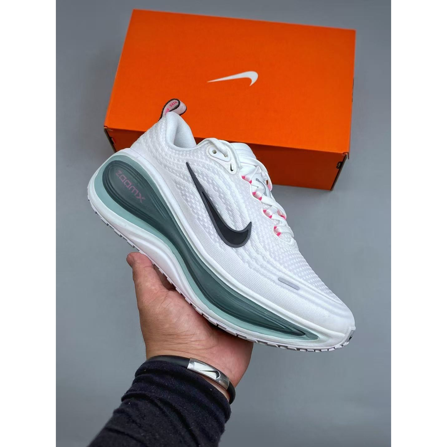 <p>NIKE VOMERO PLUS RUN 休闲跑步鞋</p>