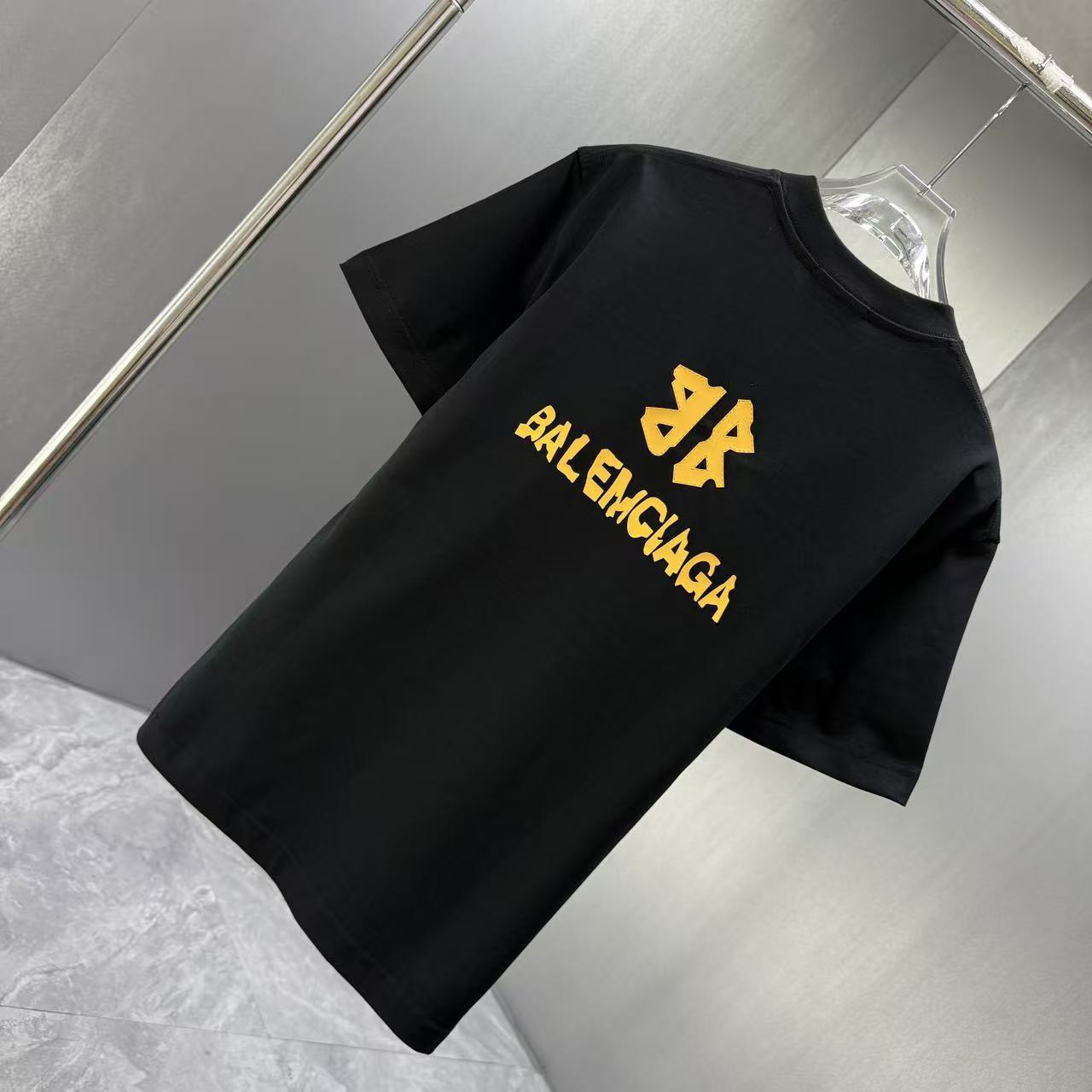 <p>Balenciaga 短袖T恤(黑)</p>