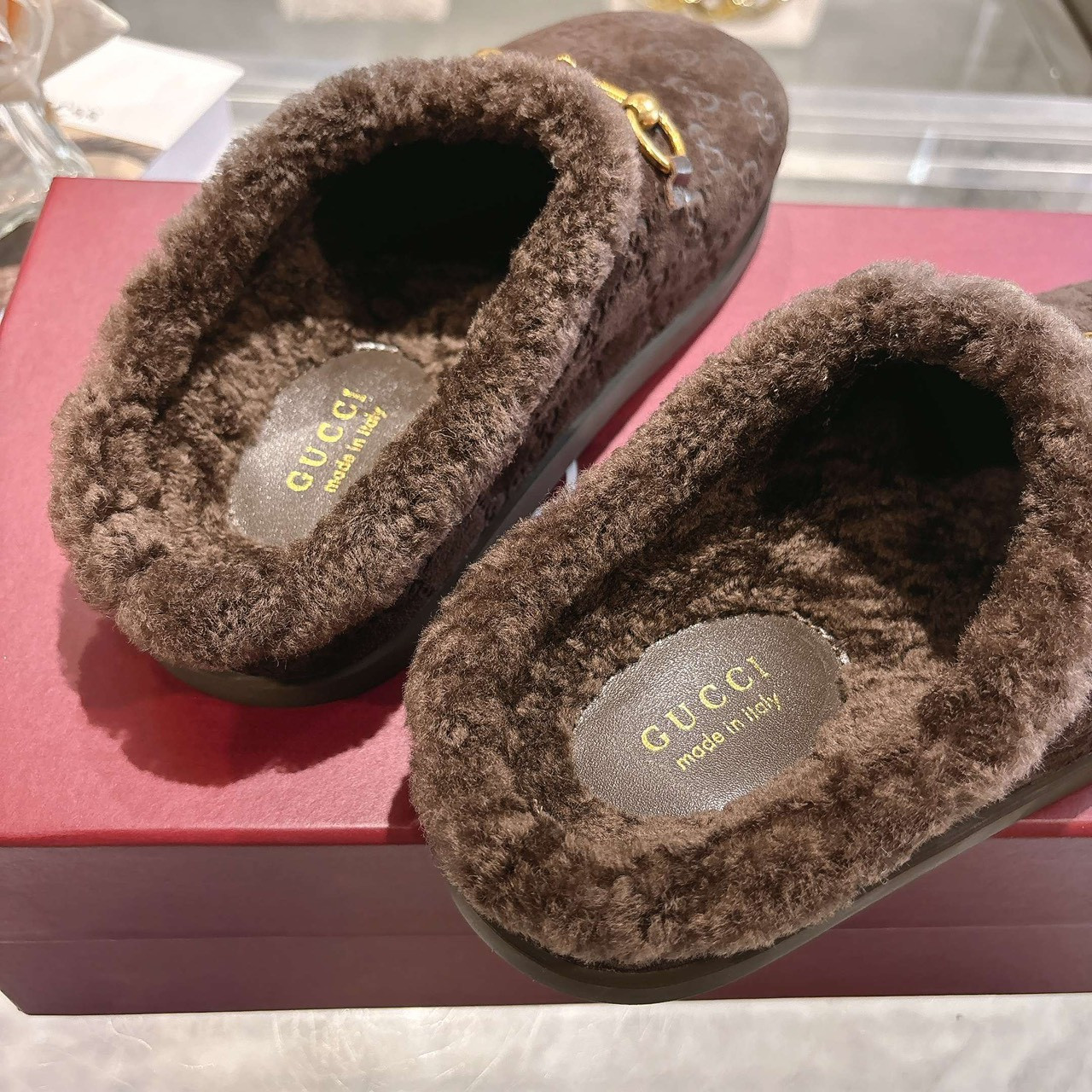 <p>GUCCI 穆勒羊毛拖鞋</p>