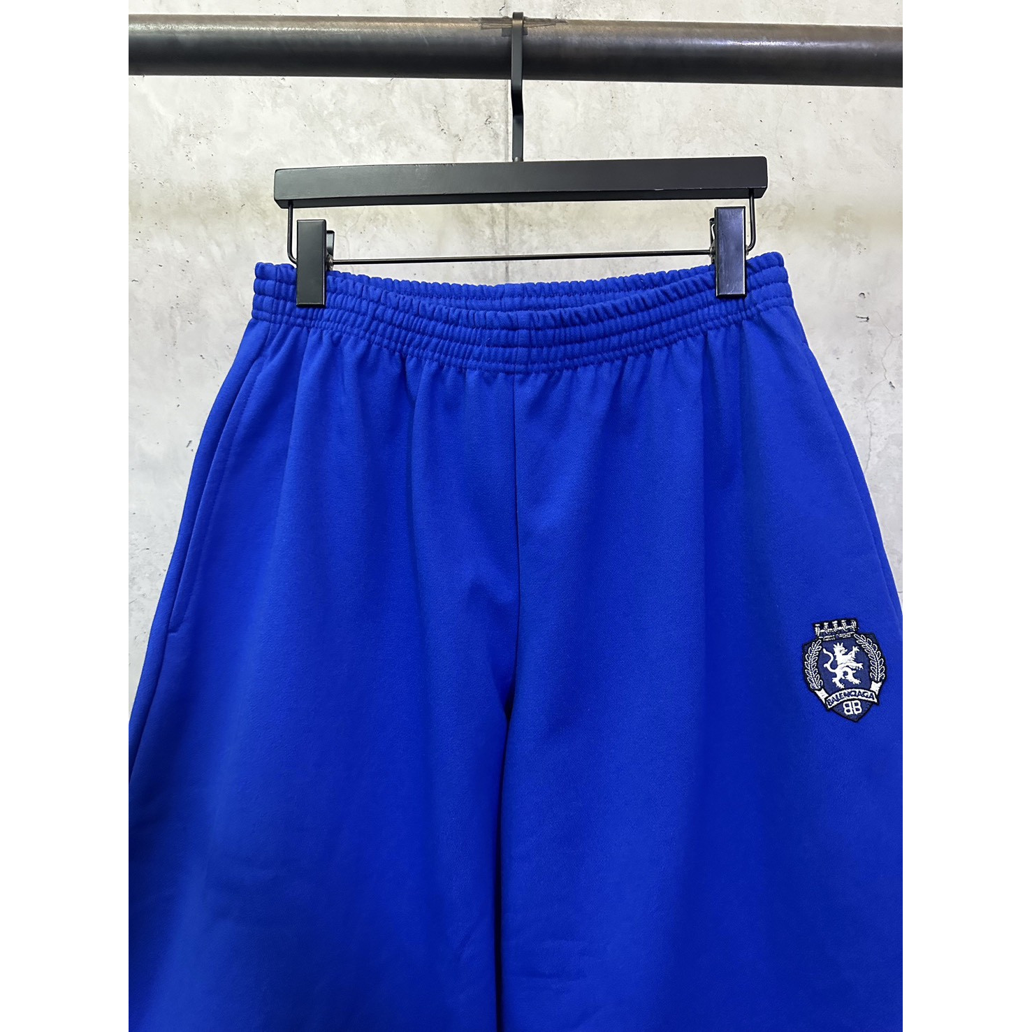 <p>Balenciaga Football系列七分休闲裤(藍)</p>