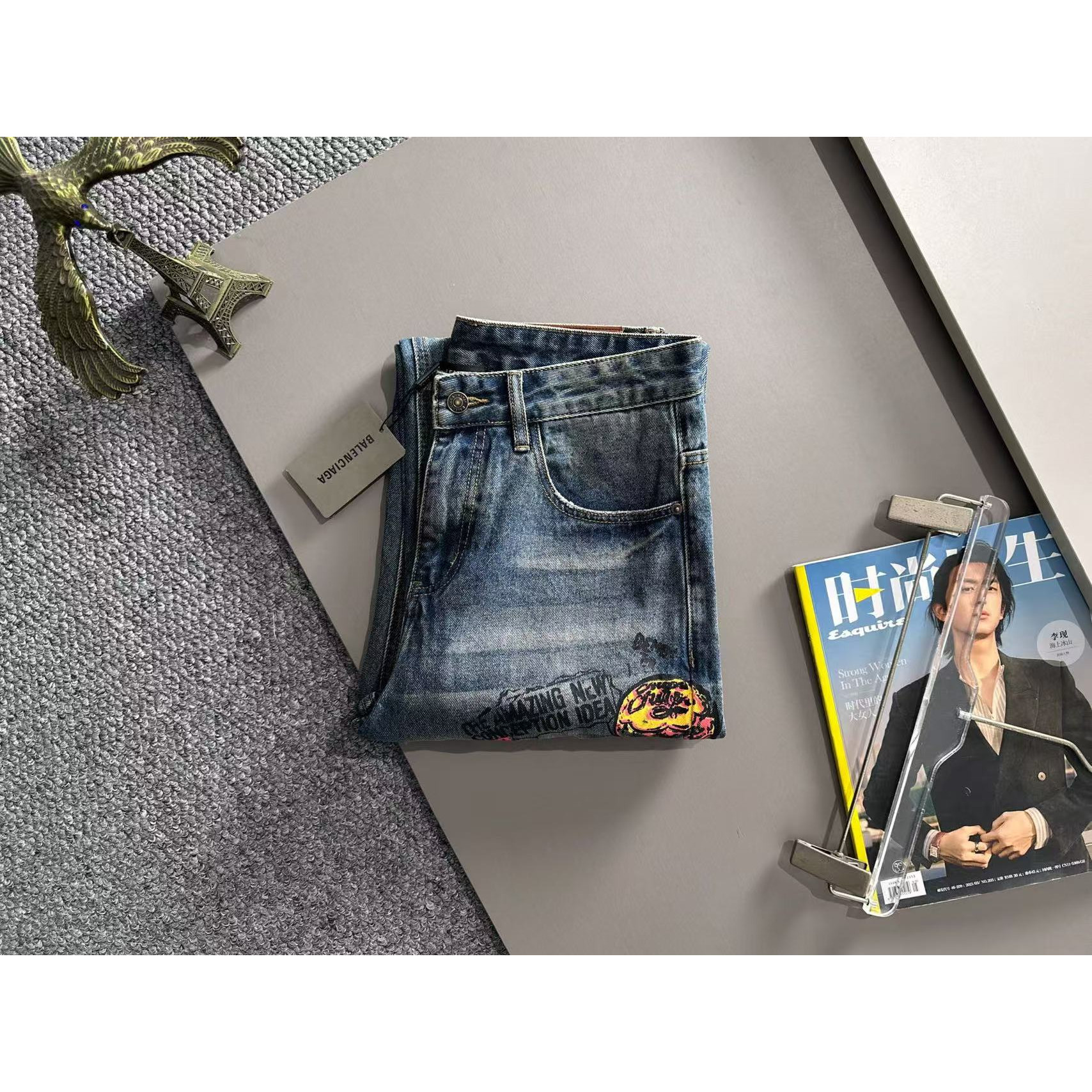 <p>Balenciaga 四季款经典牛仔裤直筒长裤(藍)</p>