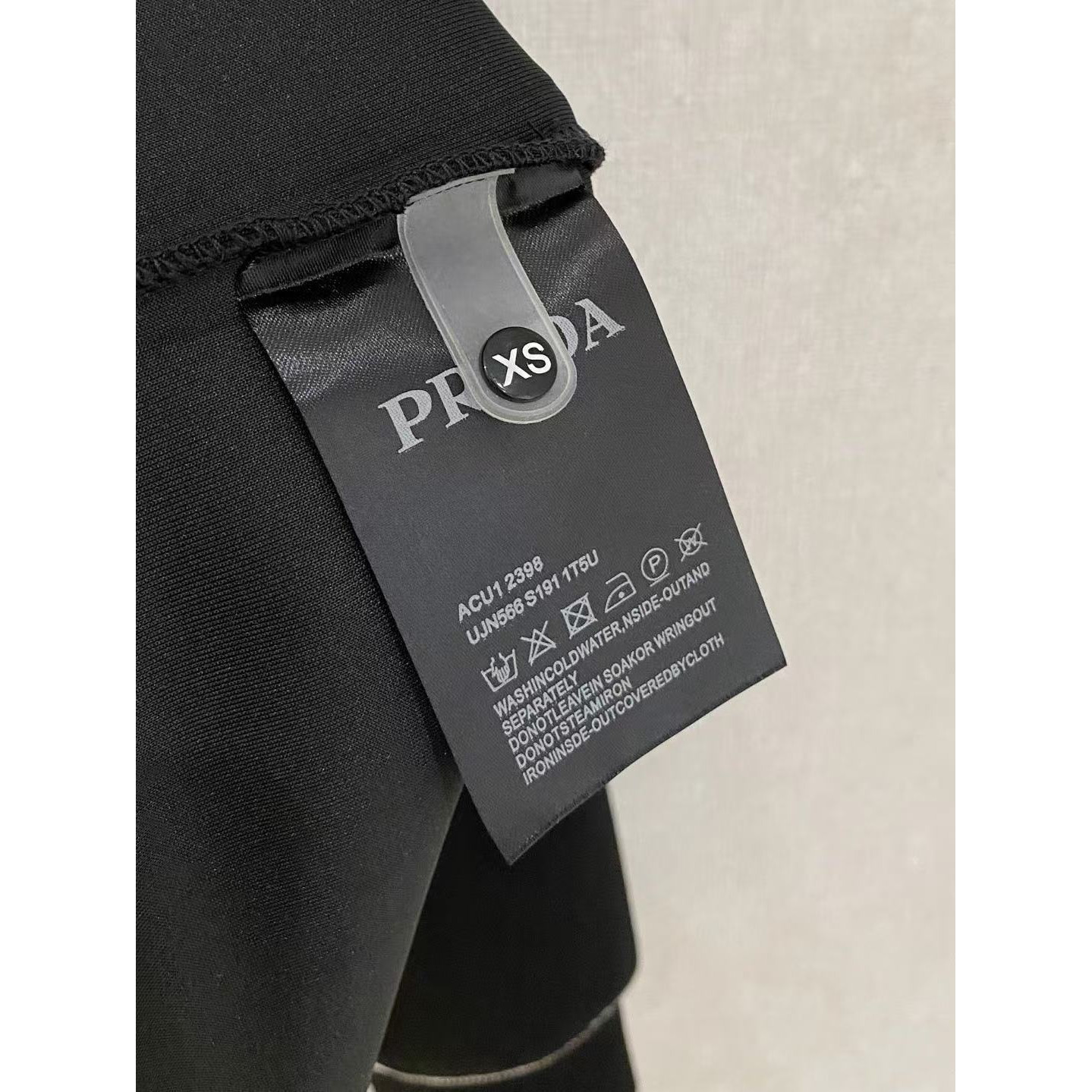 <p>PRADA 太空棉卫衣(782480)</p>
