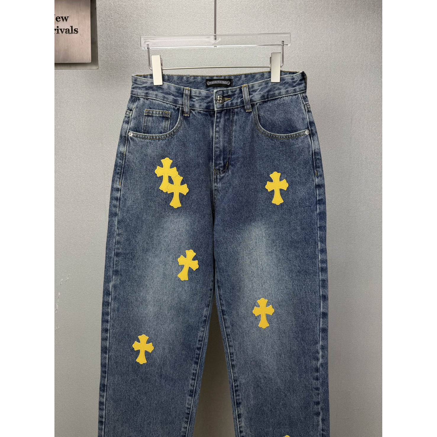 <p>CHROME HEARTS 黄色十字架拼皮情侣款水洗宽松牛仔裤</p>