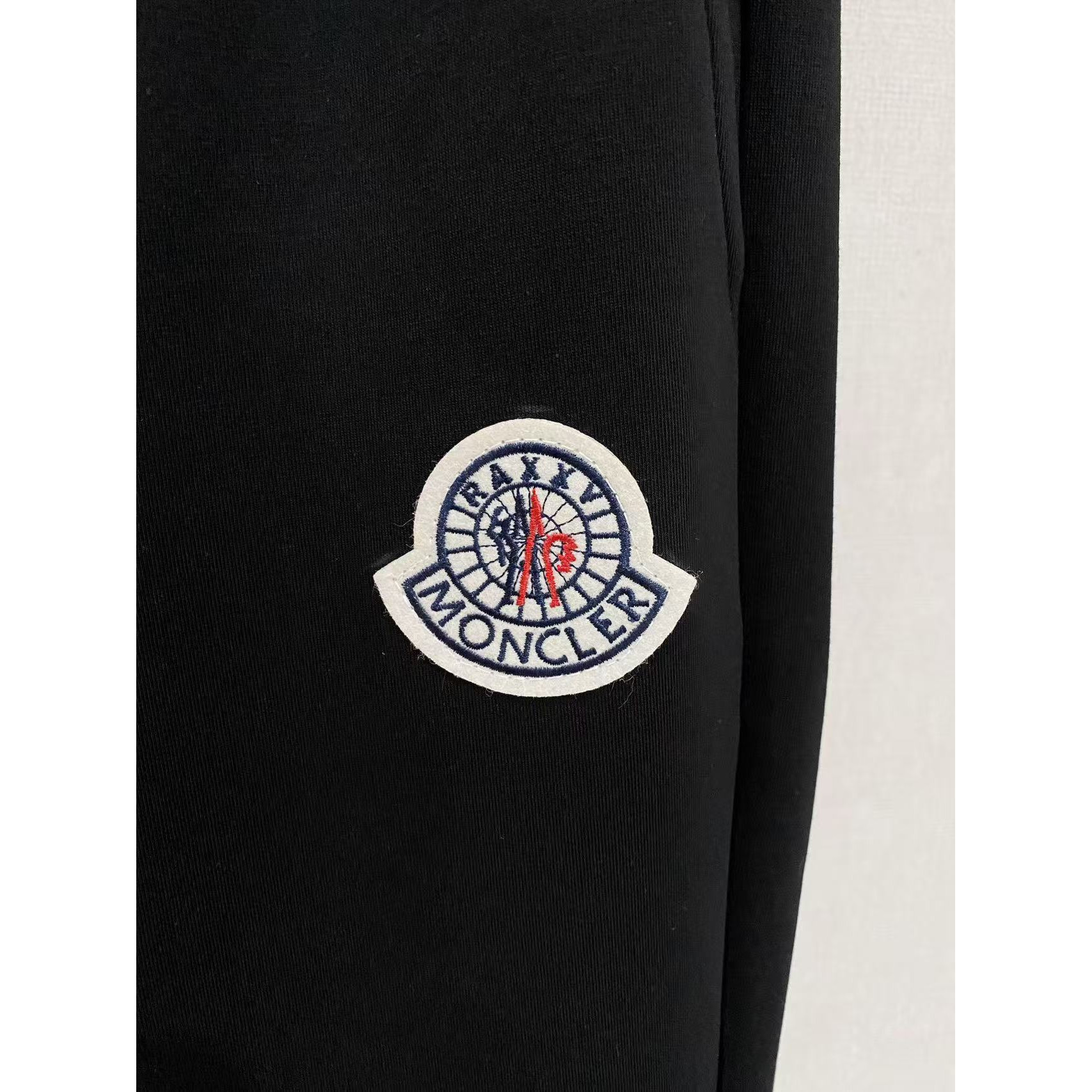 <p>MONCLER 男士长裤(782466)</p>