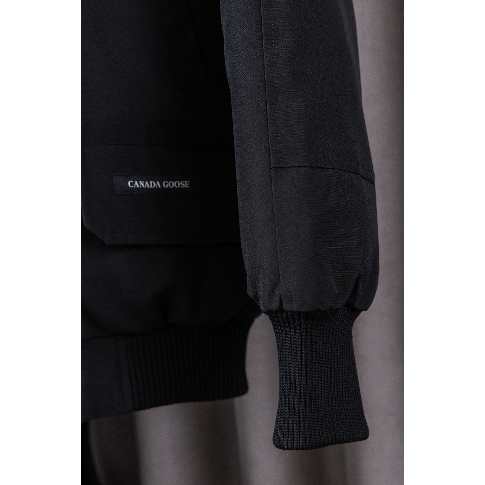 <p>Canada Goose 01款 Chilliwack Bomber 飞行员羽绒服(黑色)</p>