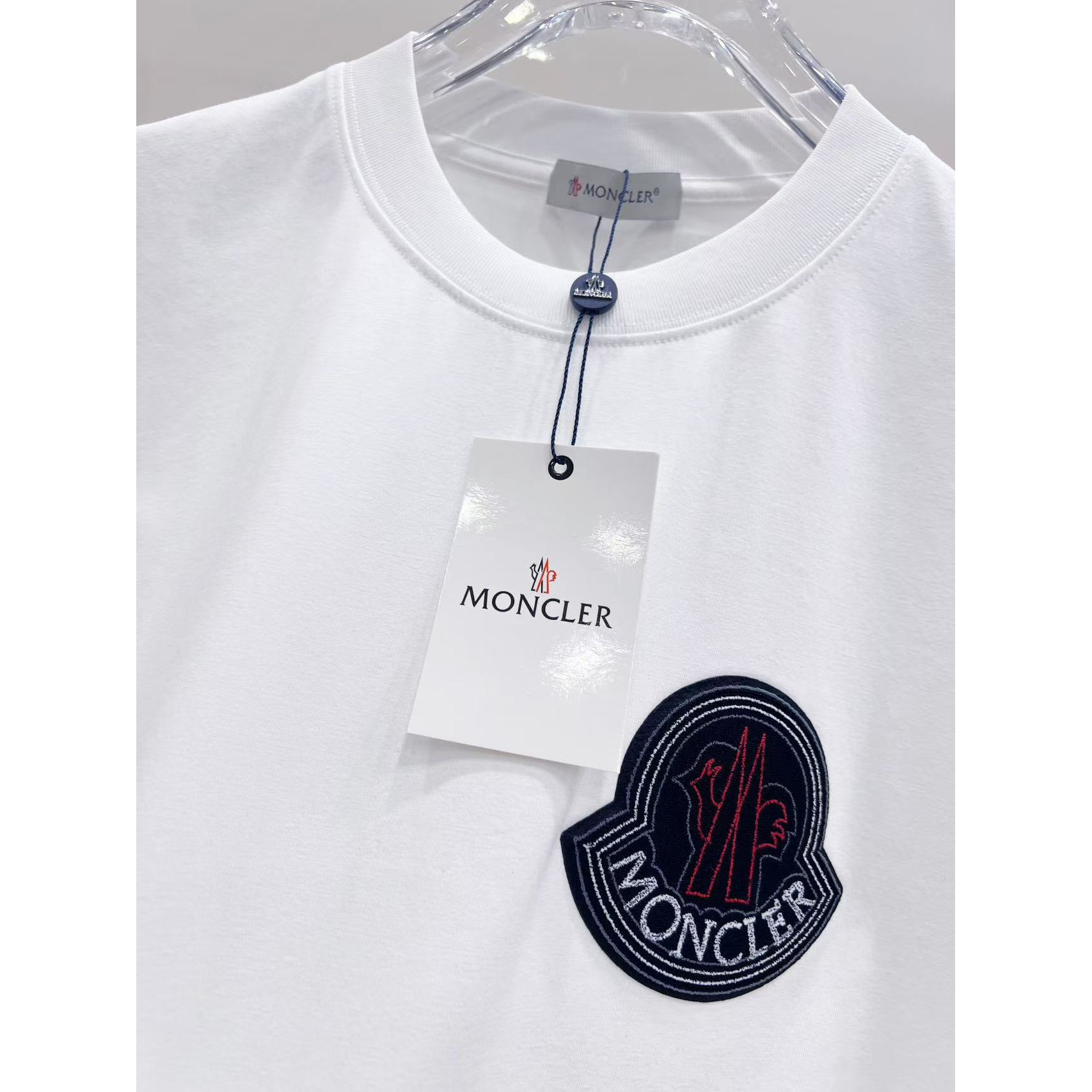 <p>MONCLER&nbsp;纯棉面料高端短袖(白)</p>