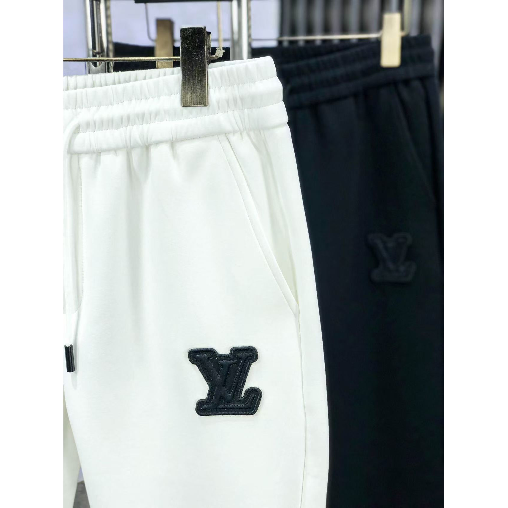 <p>LV&nbsp;高品质时尚休闲裤(782966)</p>