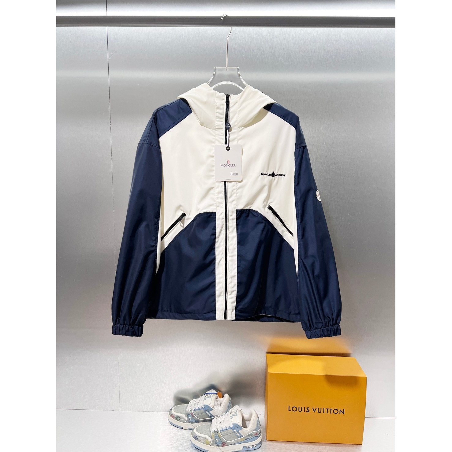 <p>MONCLER&nbsp;夹克外套</p>