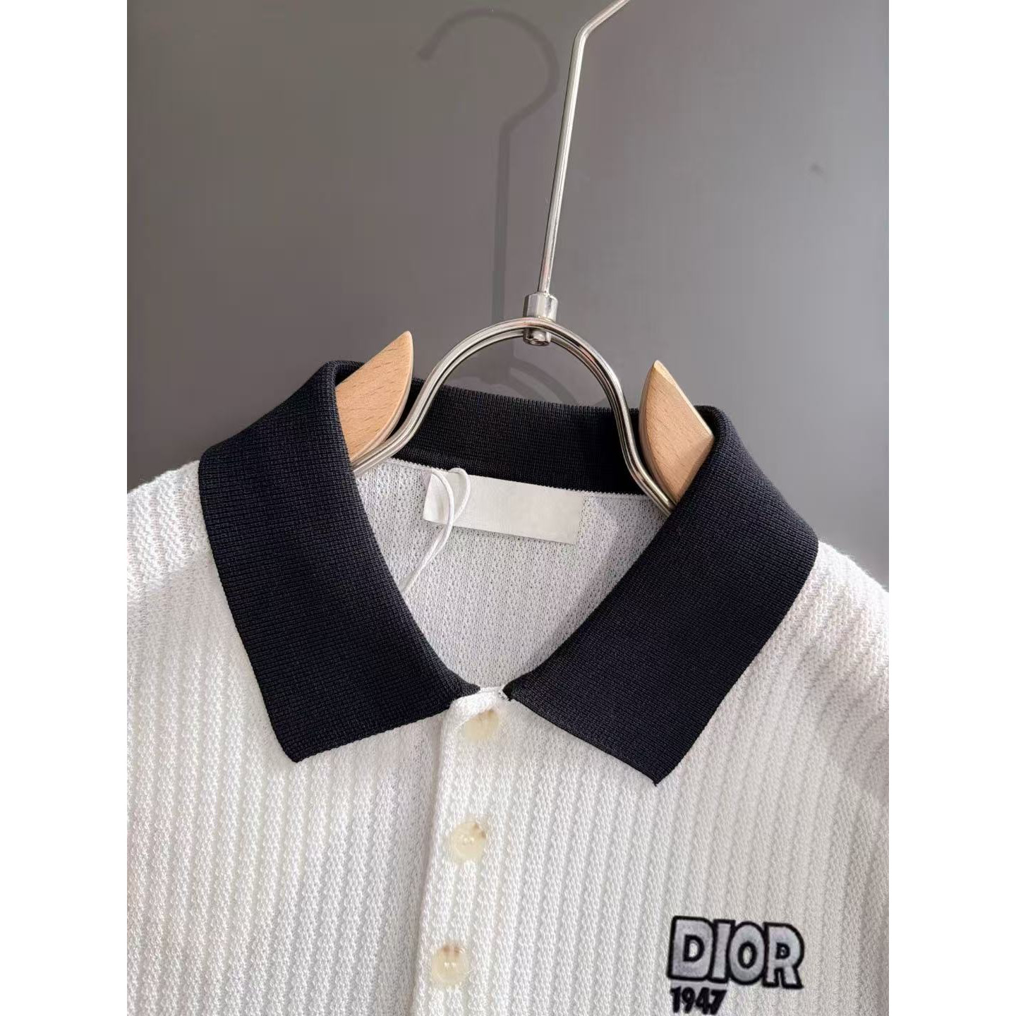 <p>DIOR 男款短袖T恤(786901)</p>