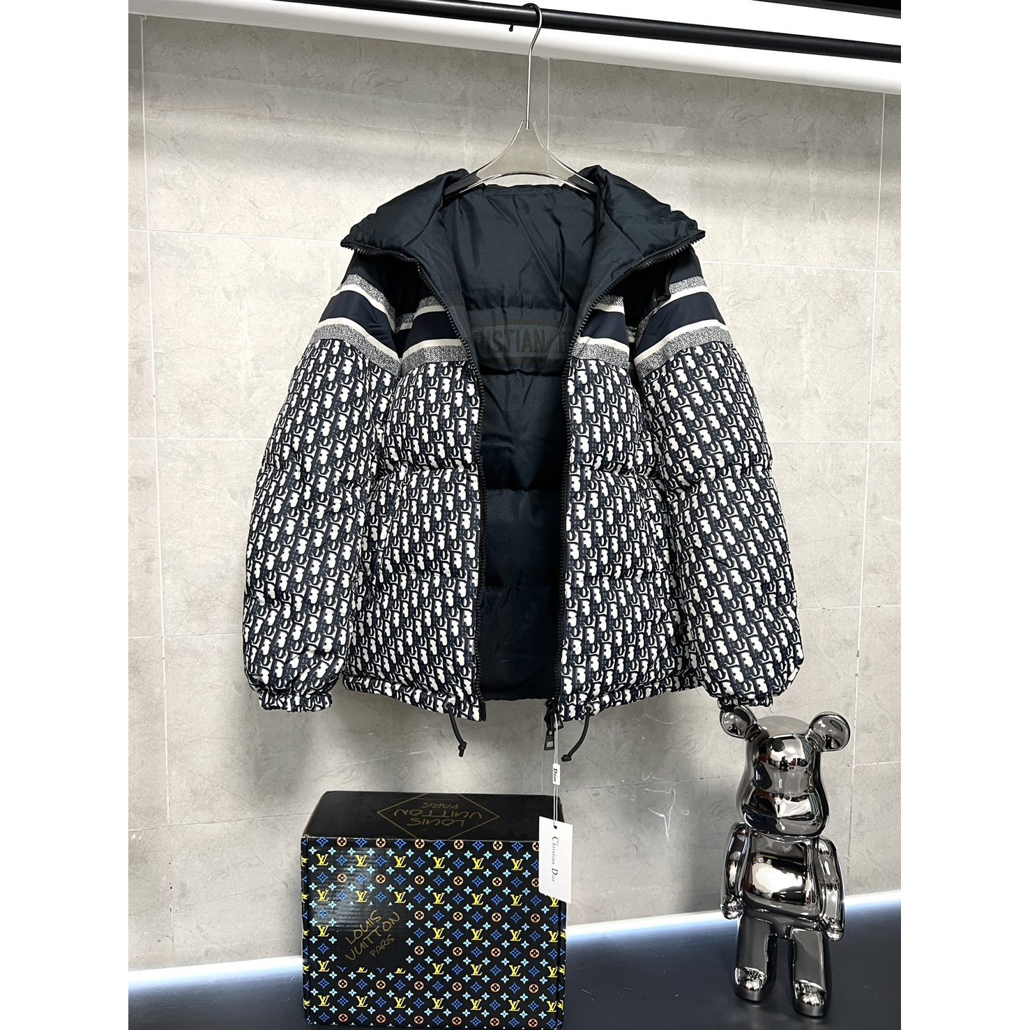 <p>Dior 双面穿羽绒棉服外套</p>