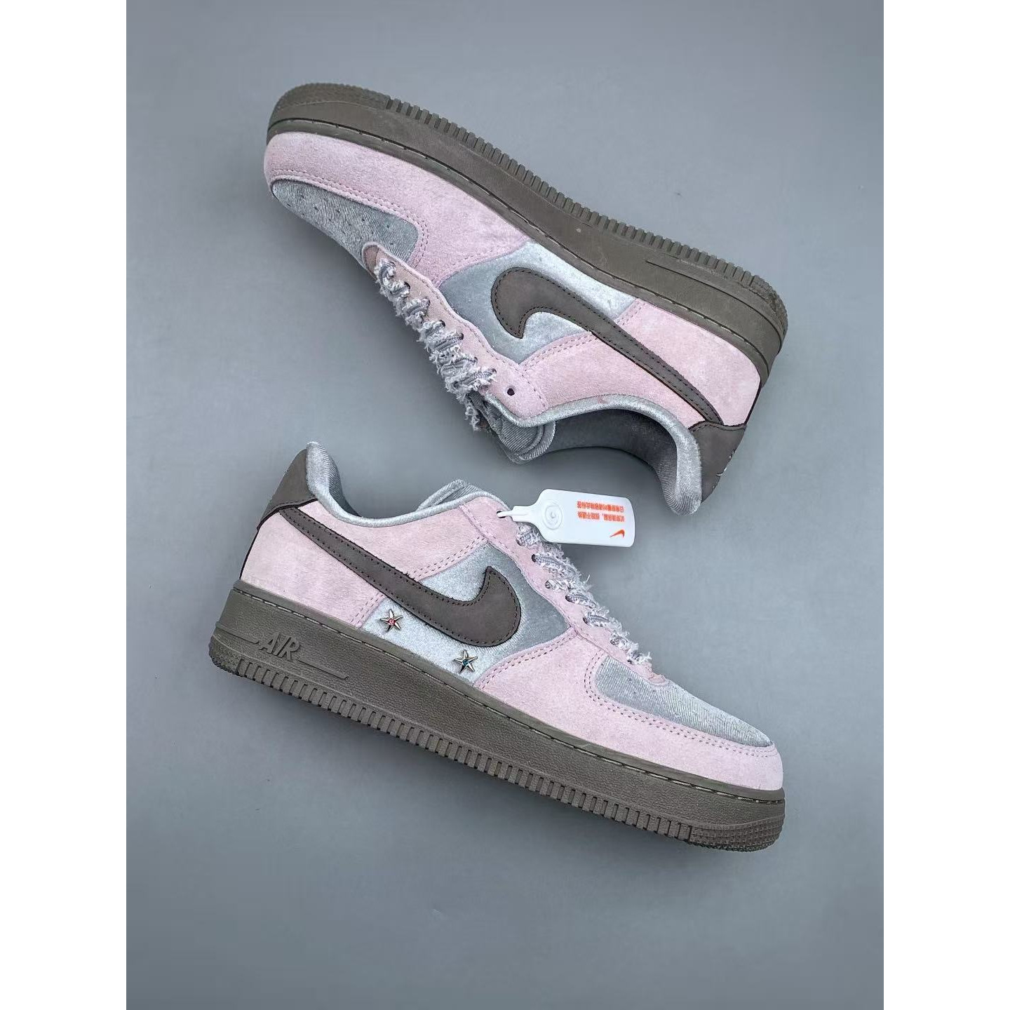 <p>NIKE AIR FORCE 1 LOW (粉)&nbsp;</p>
