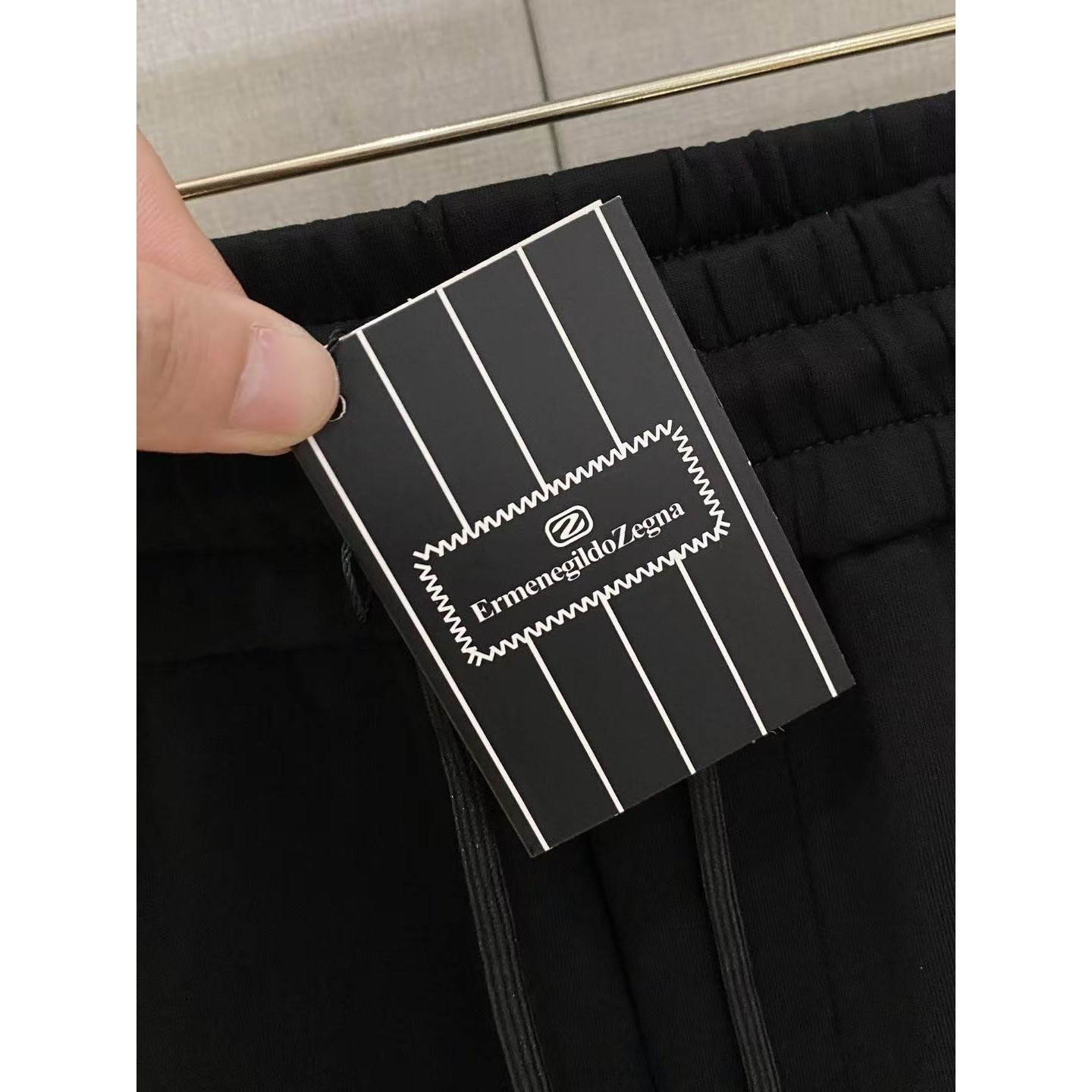 <p>Ermenegildo Zegna 男士长裤(782458)</p>