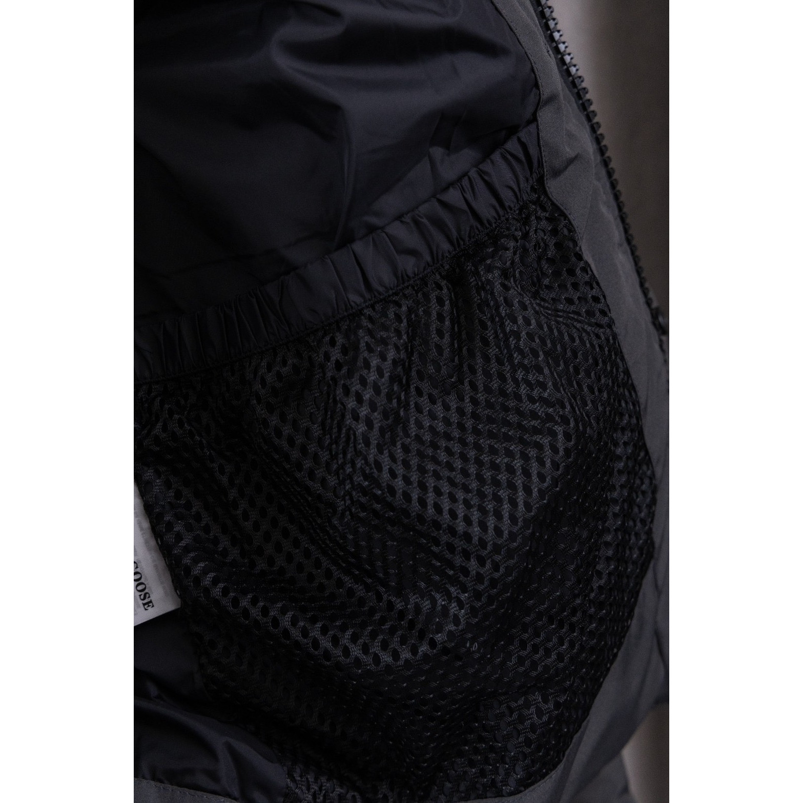 <p>Canada Goose 17款 Macmillan Parka 麦克米伦 系列男士派克羽绒服(石墨灰)</p>