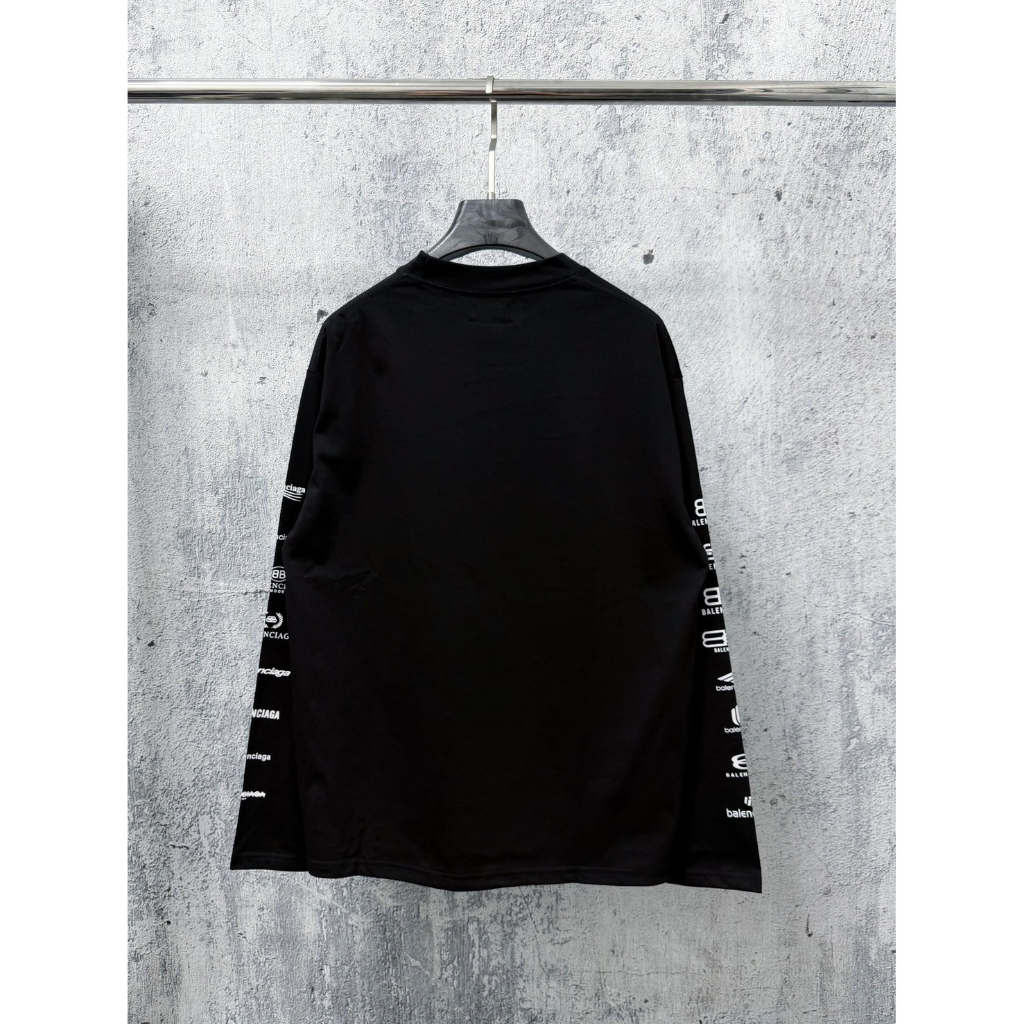 <p>BALENCIAGA logo印花长袖(黑)</p>