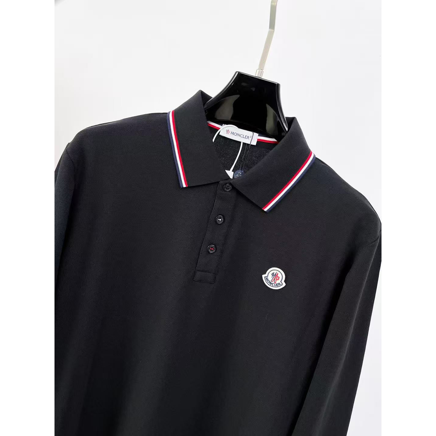 <p>MONCLER 贴片长袖Polo衫(黑)</p>