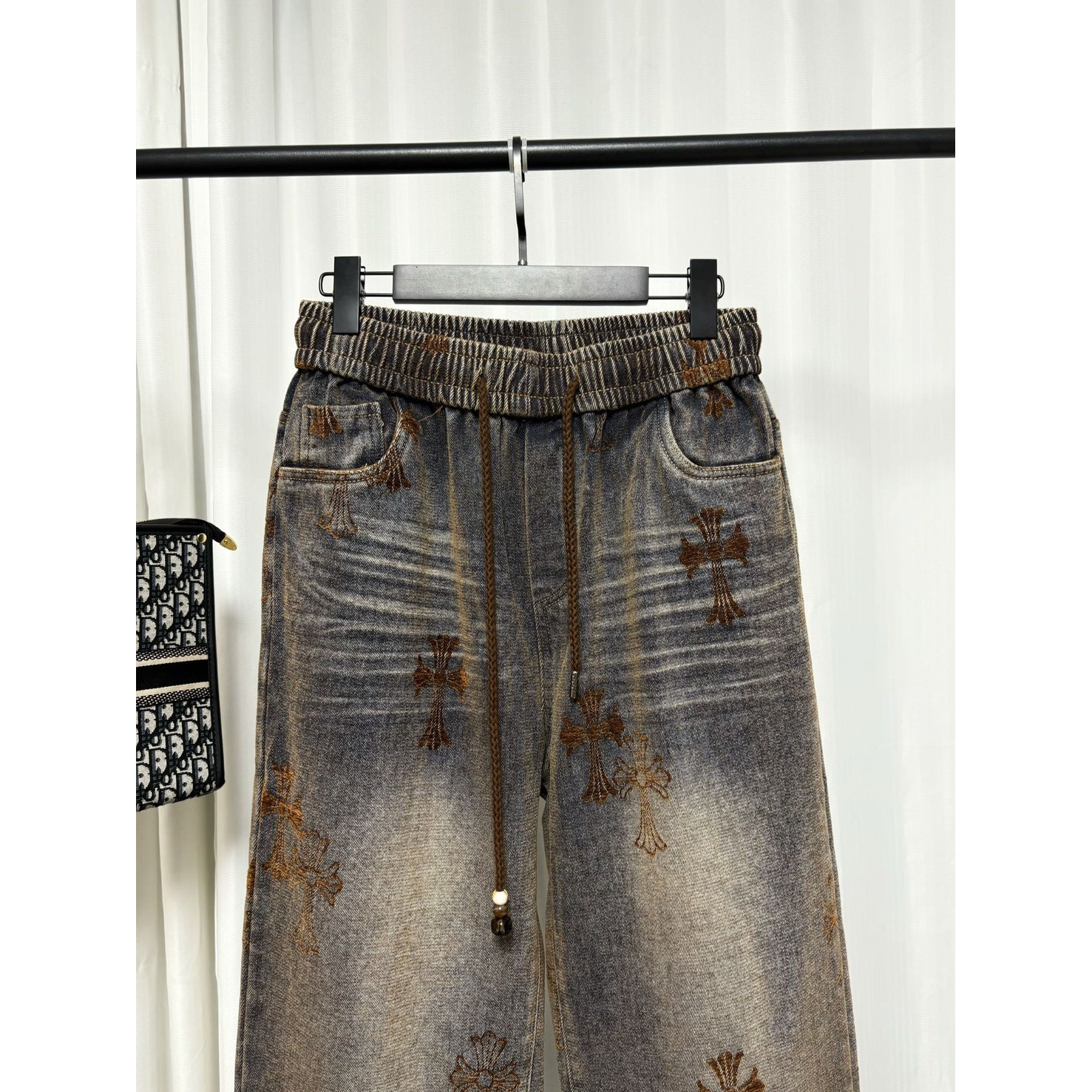 <p>Chrome Hearts 加绒牛仔长裤</p>