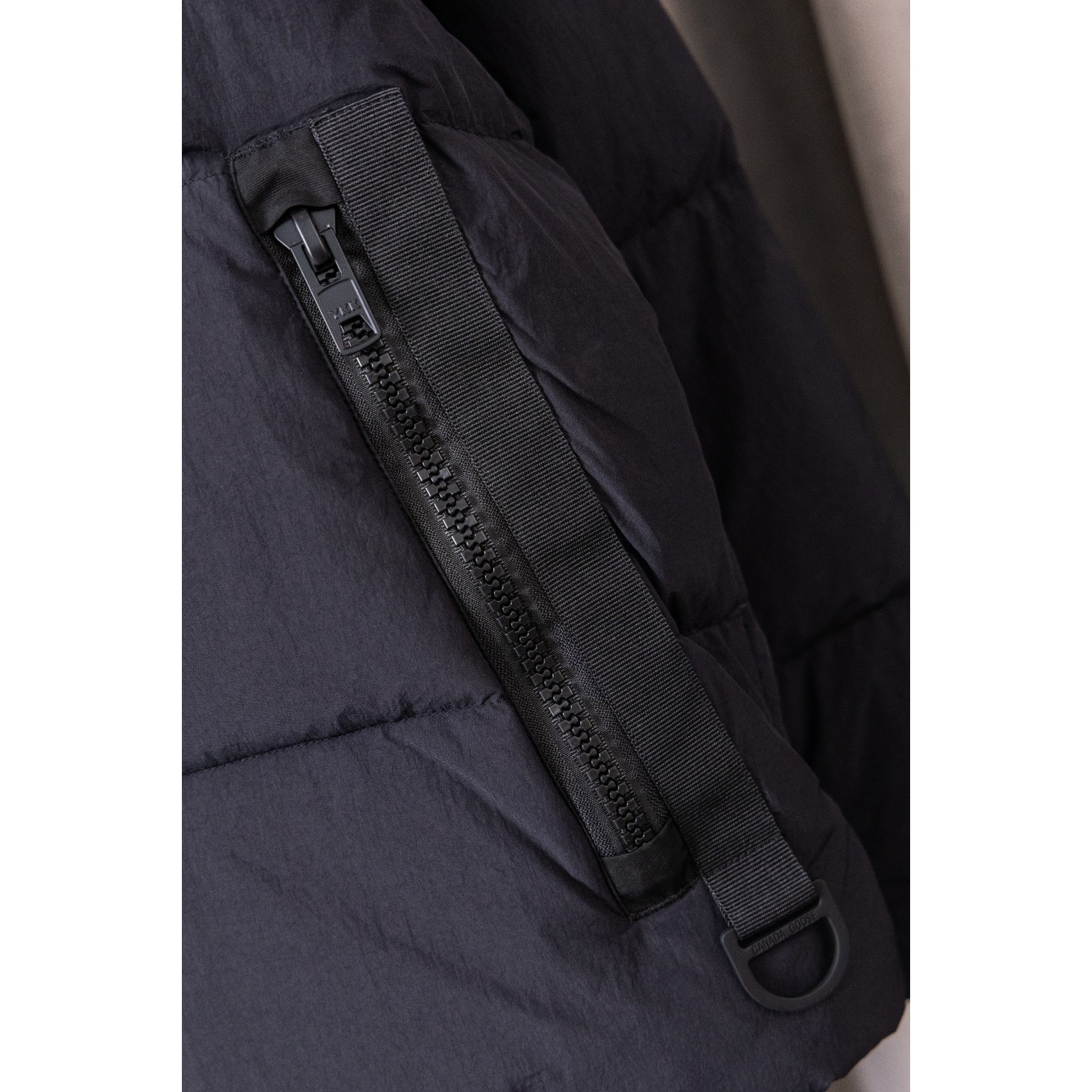 <p>Canada Goose Junction 黑标短款羽绒服(欧阳娜娜同款)(黑色)</p>