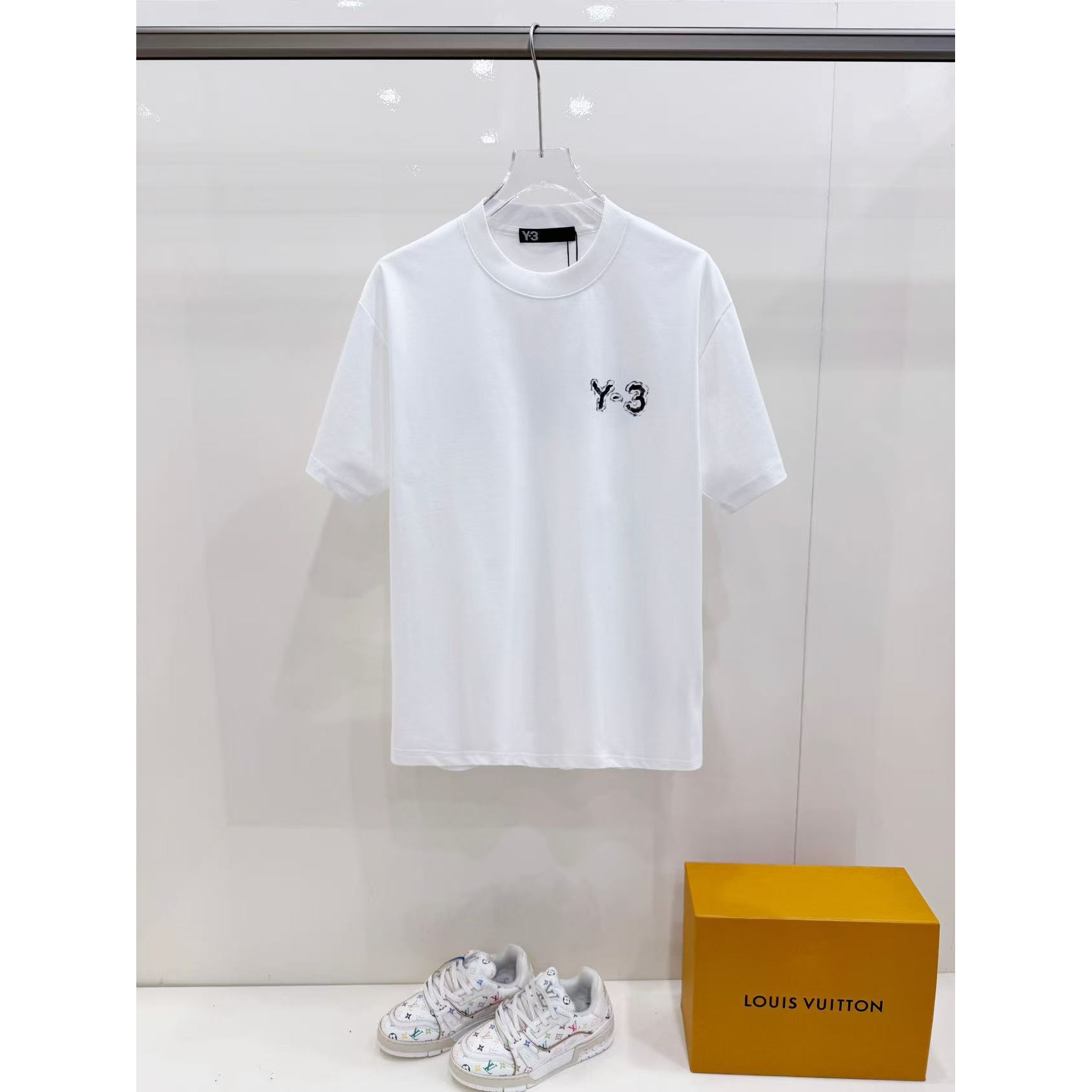 <p>Y-3 短袖圆领T恤(白)</p>