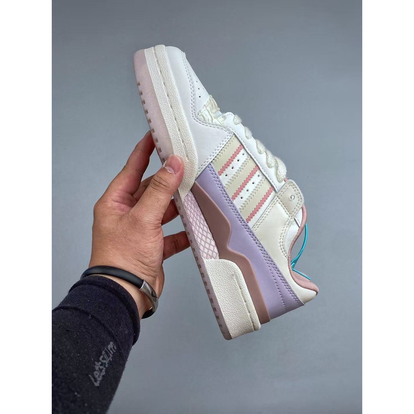 <p>Adidas Originals FORUM 潮流休闲鞋</p>