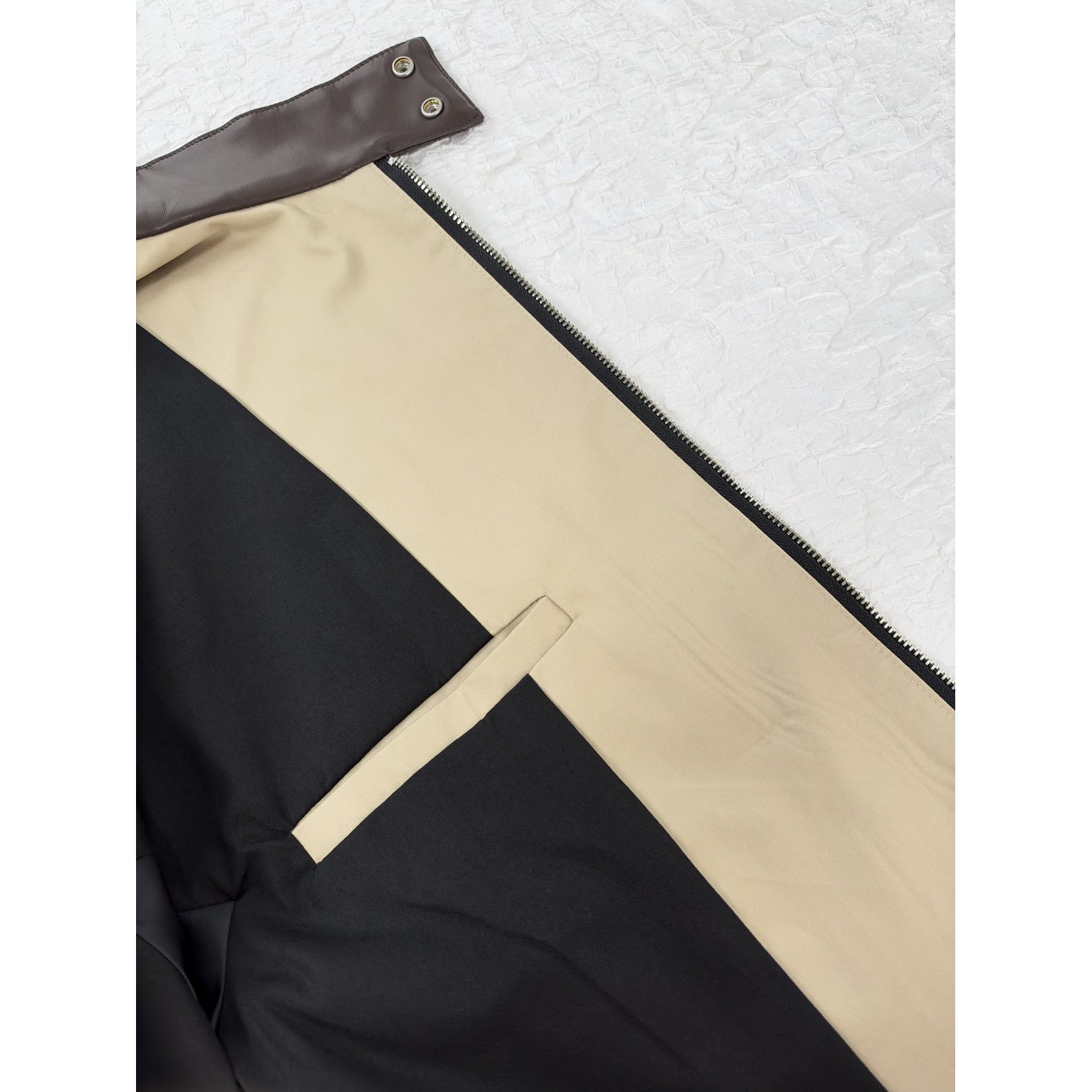 <p>Bottega Veneta Bv菱格编织纹路夹克外套(卡其)</p>