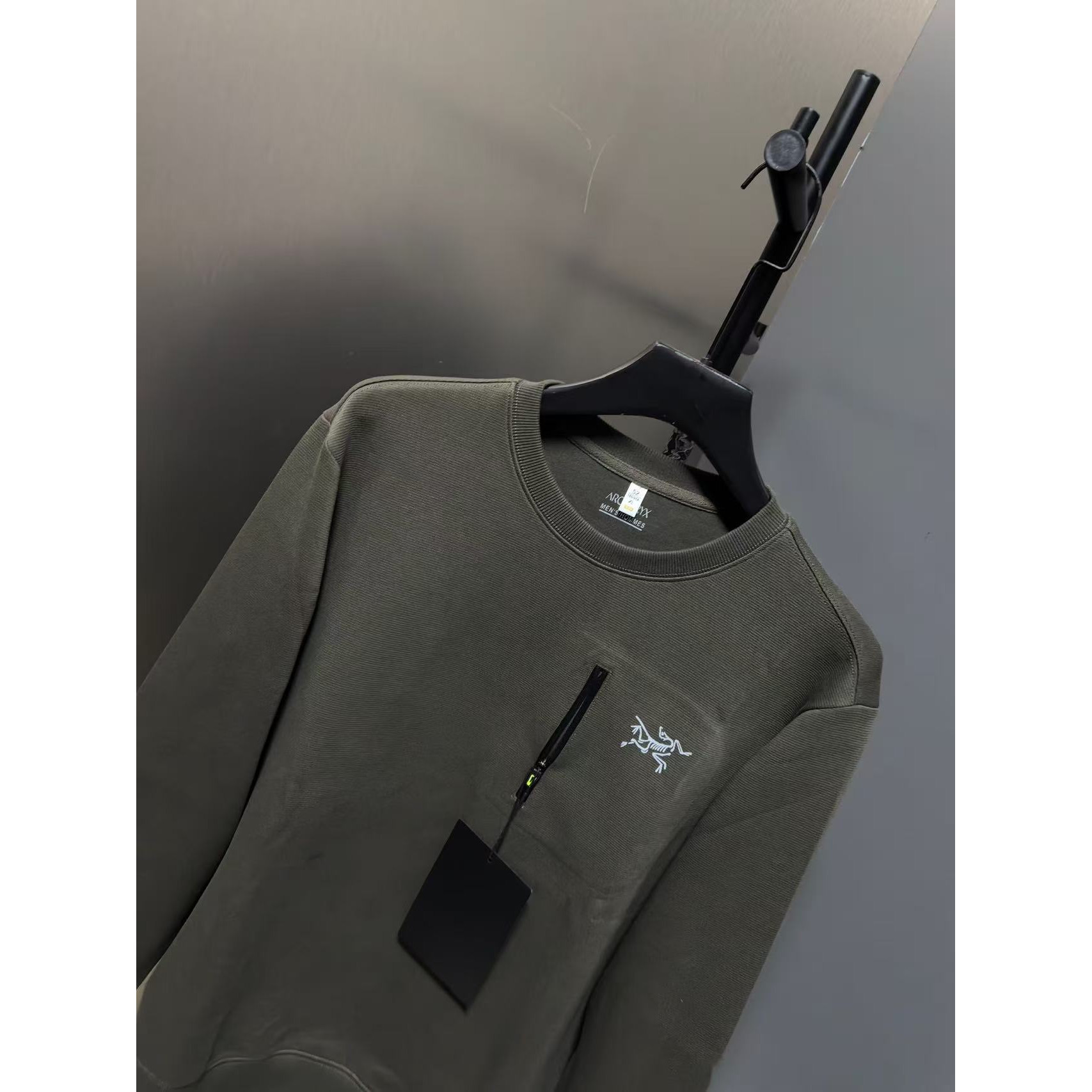 <p>Arc'teryx 新款卫衣(軍綠)</p>