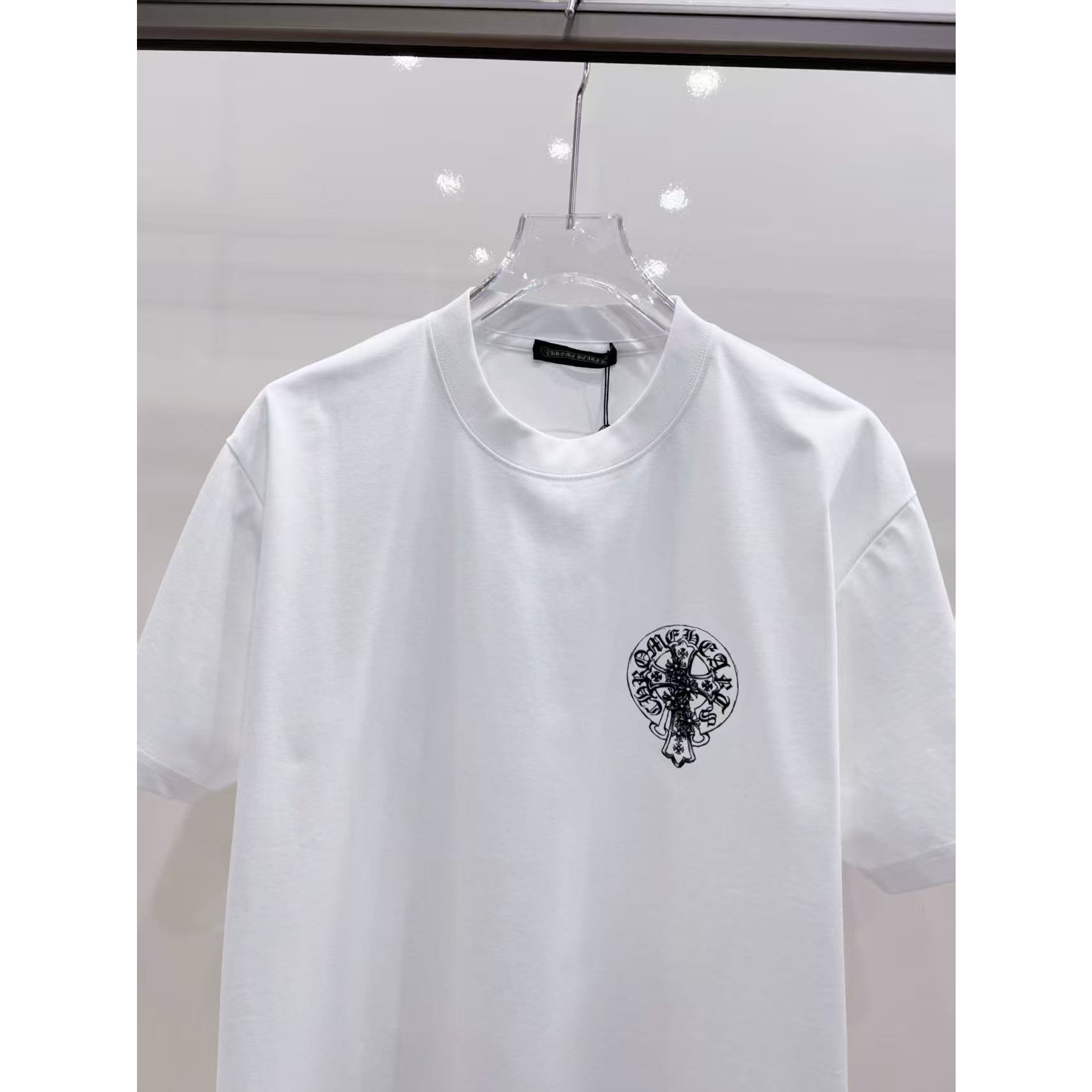 <p>CHROME HEARTS&nbsp;短袖圆领T恤(白)</p>