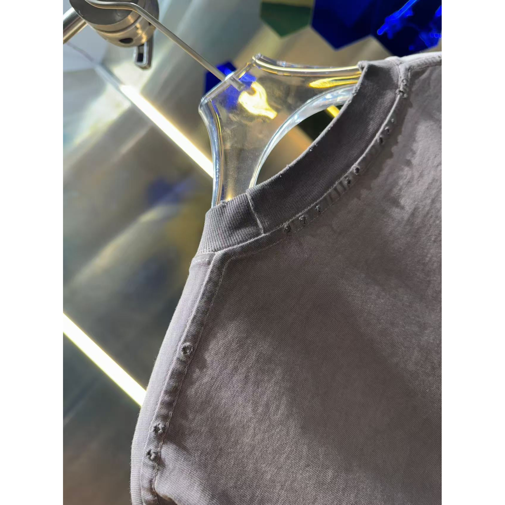 <p>Givenchy 洗水磨破短袖T恤(洗水褐)</p>
