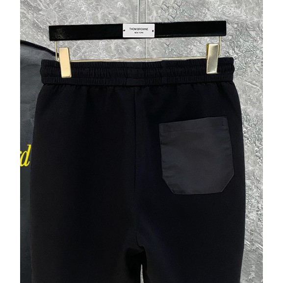 <p>PRADA&nbsp;休闲短裤(黑)</p>