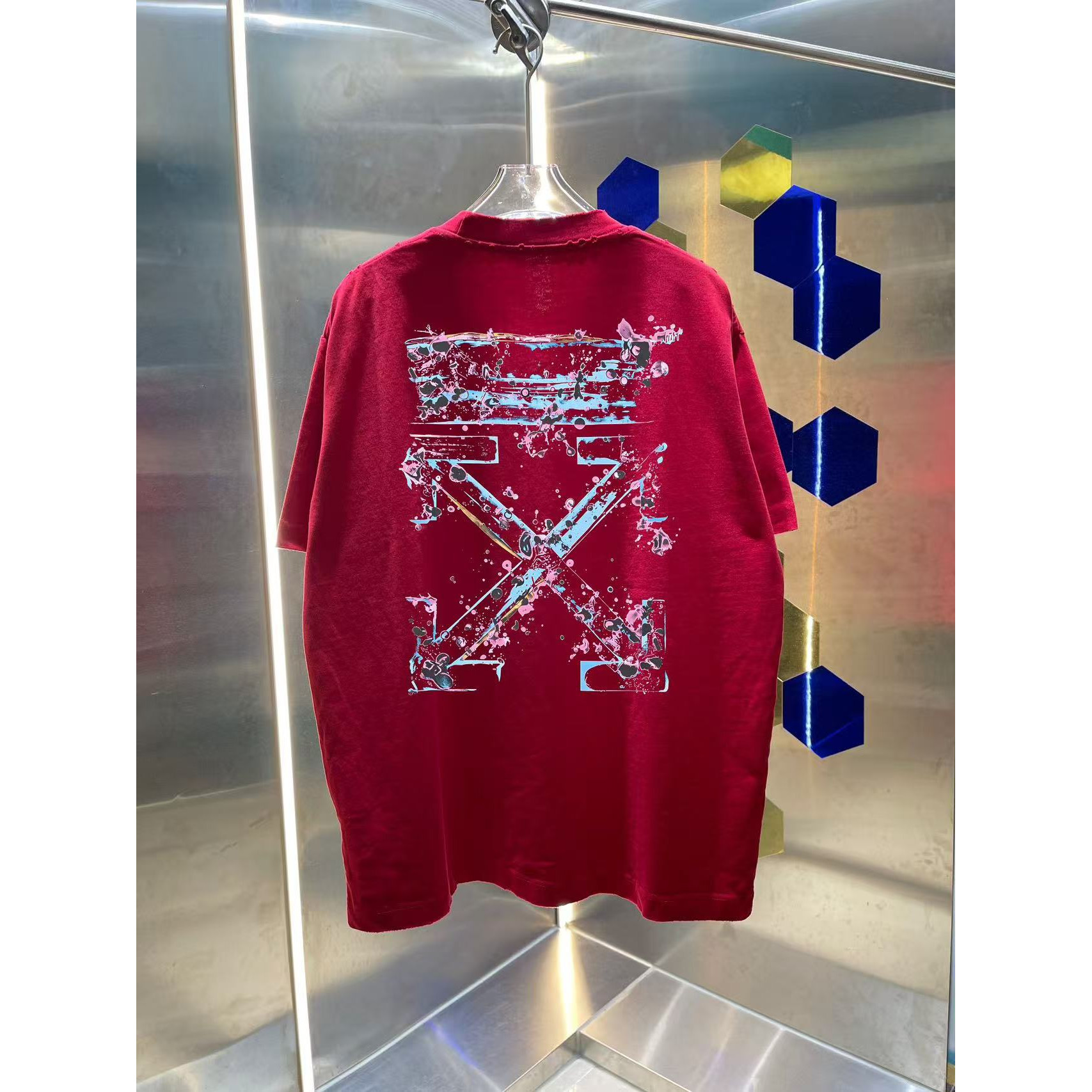 <p>Givenchy 洗水磨破短袖T恤(洗水紅)</p>