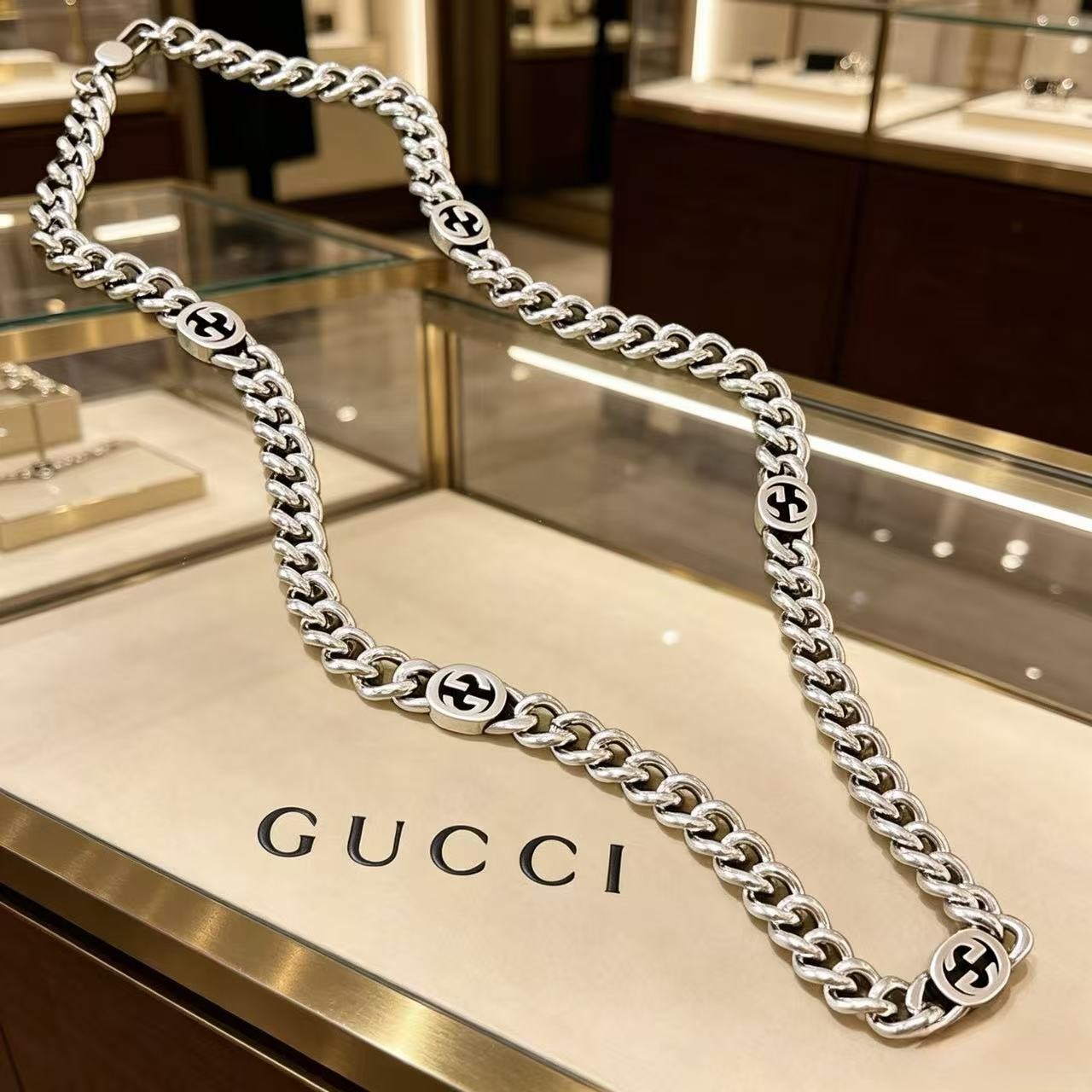 <p>GUCCI&nbsp;项链</p>