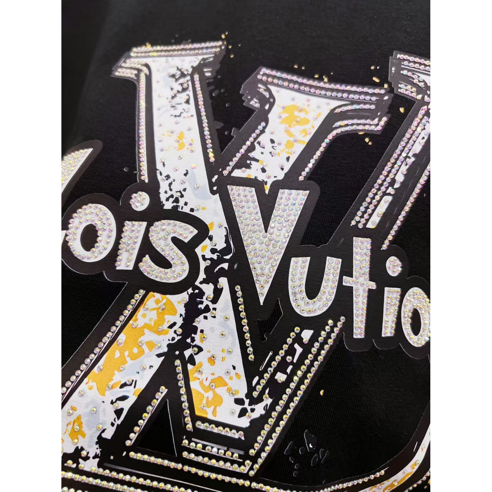 <p>LV 烫钻短袖(黑)</p>