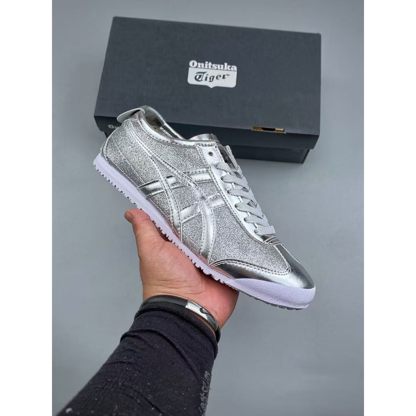 <p>ASICS 低帮休闲板鞋(銀灰)</p>