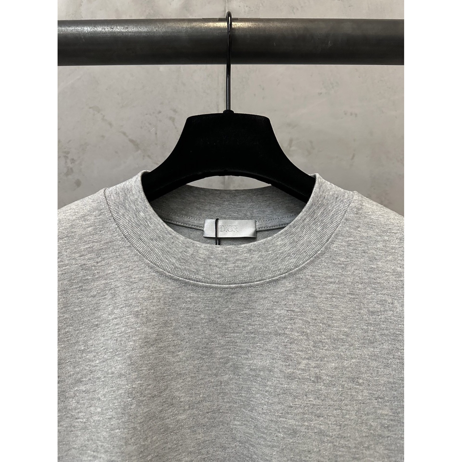 <p>Dior logo刺绣短袖T恤(灰)</p>