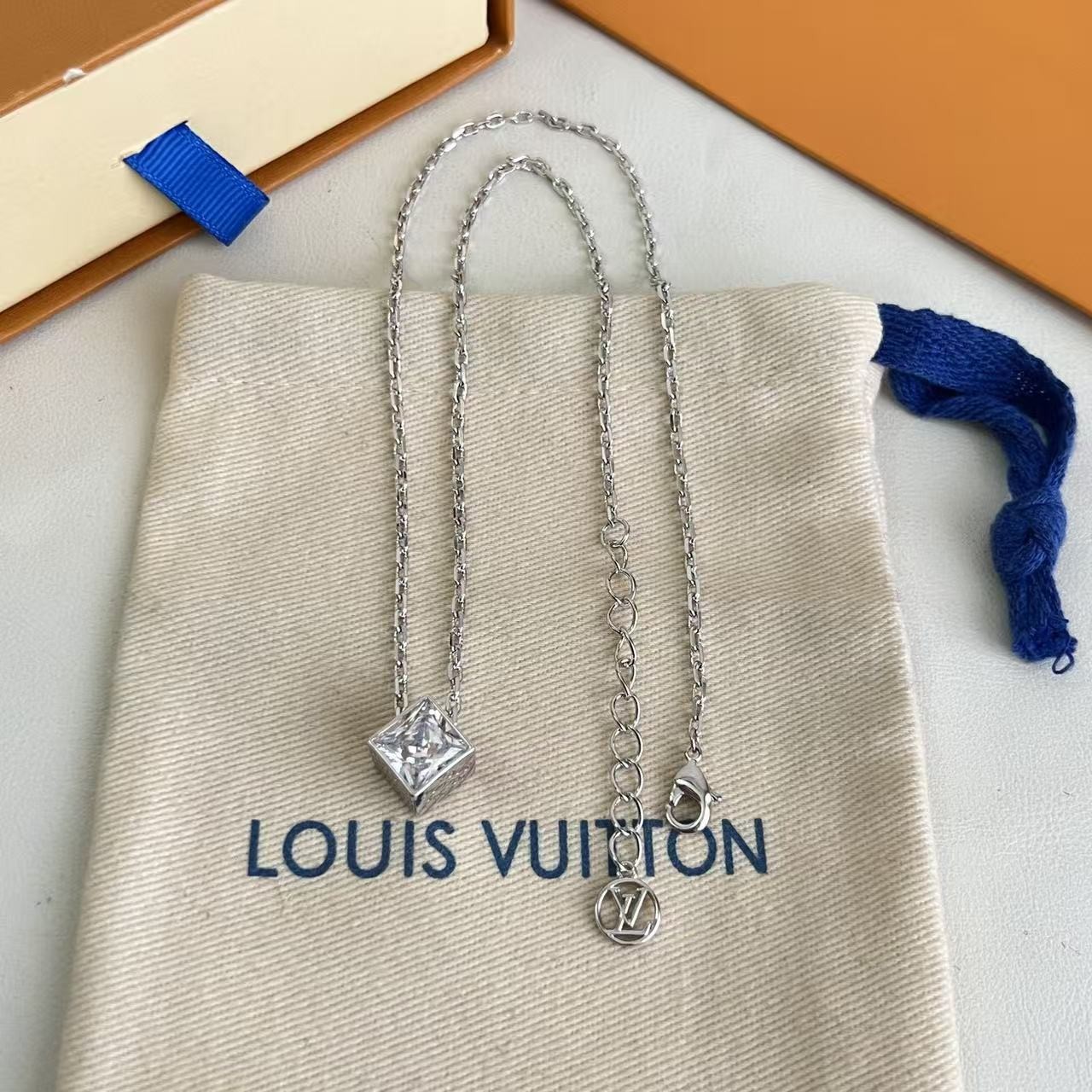 <p>LV 项链</p>