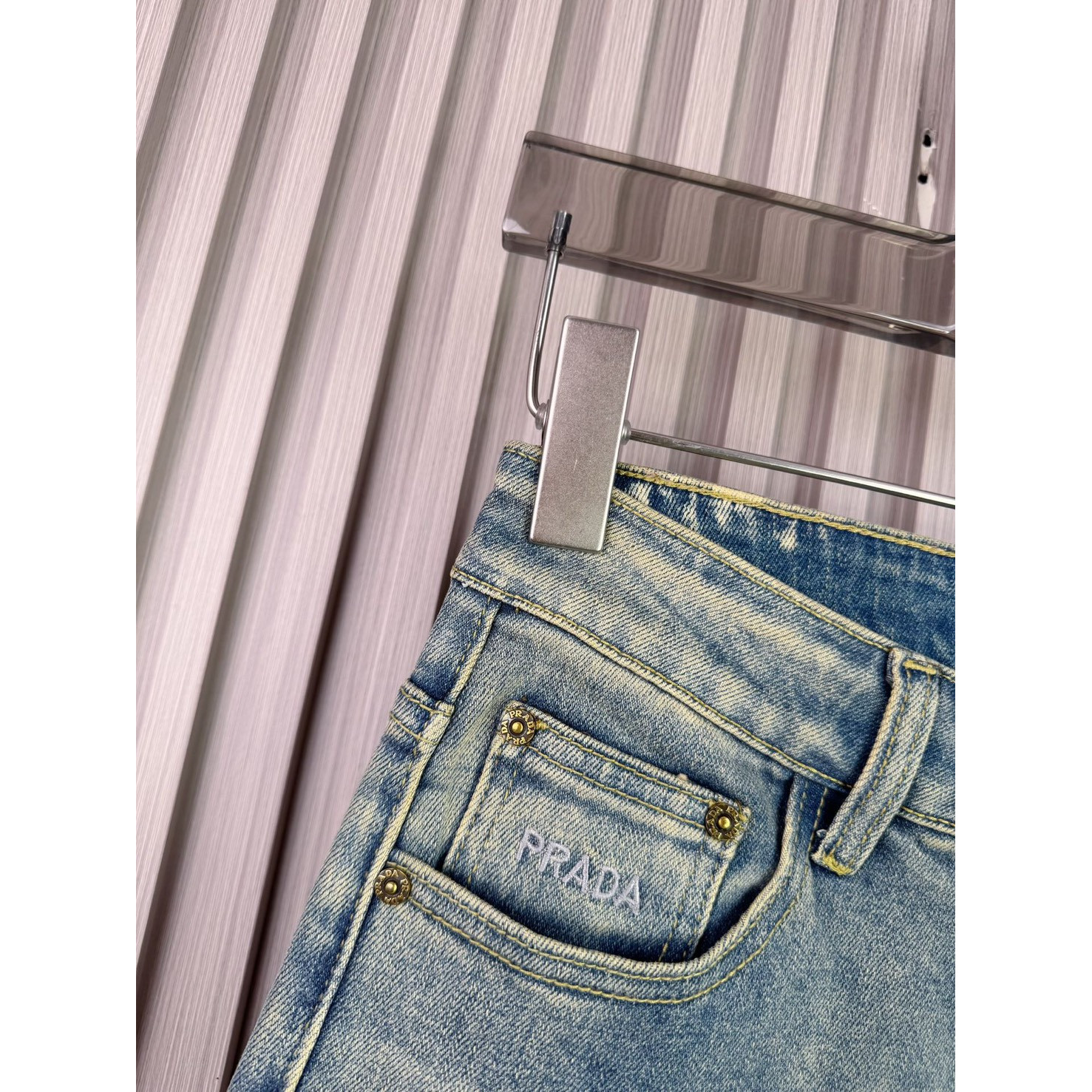 <p>PRADA 休閒牛仔褲</p>
