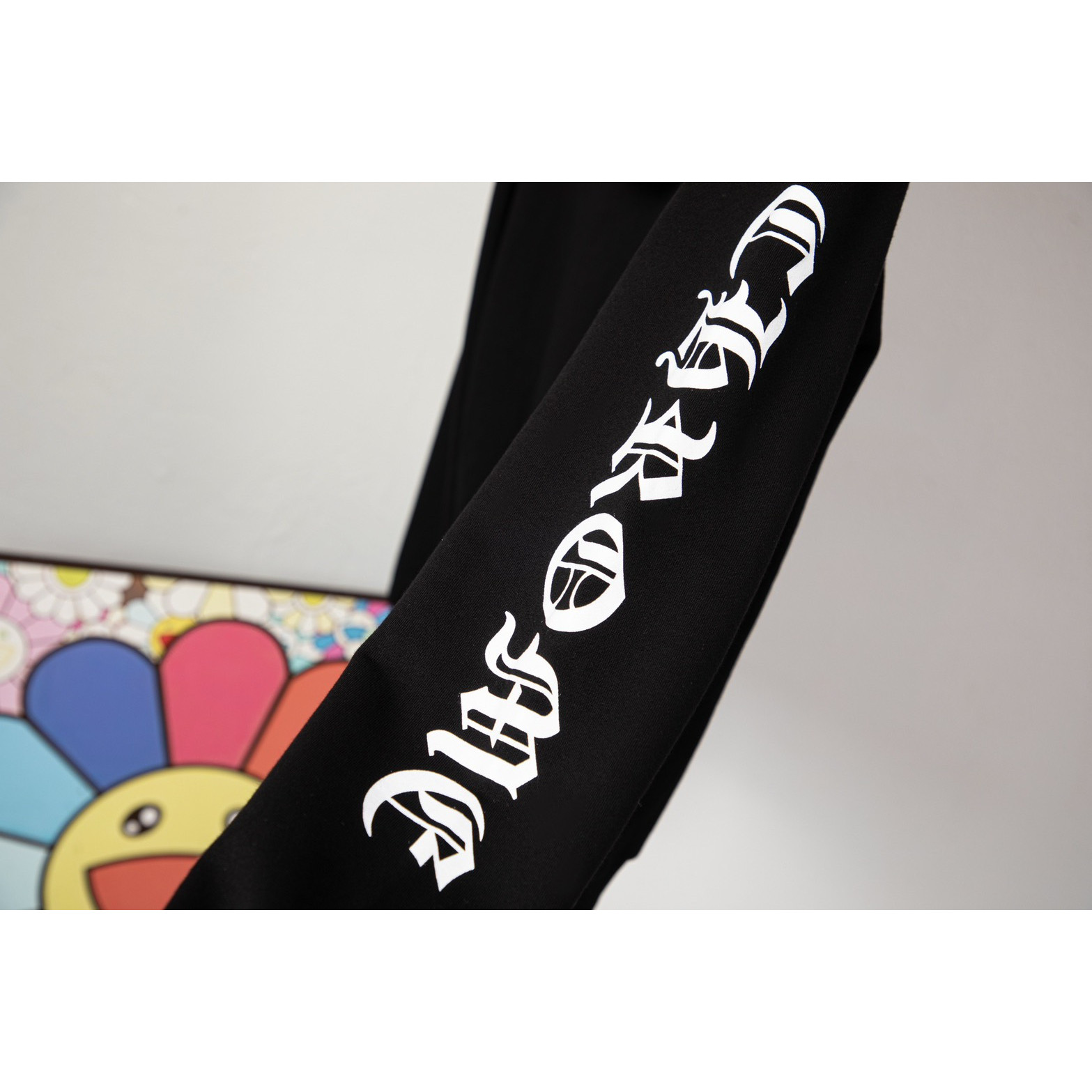 <p>CHROME HEARTS 梵文字母连帽外套(DZ82)(黑色)</p>