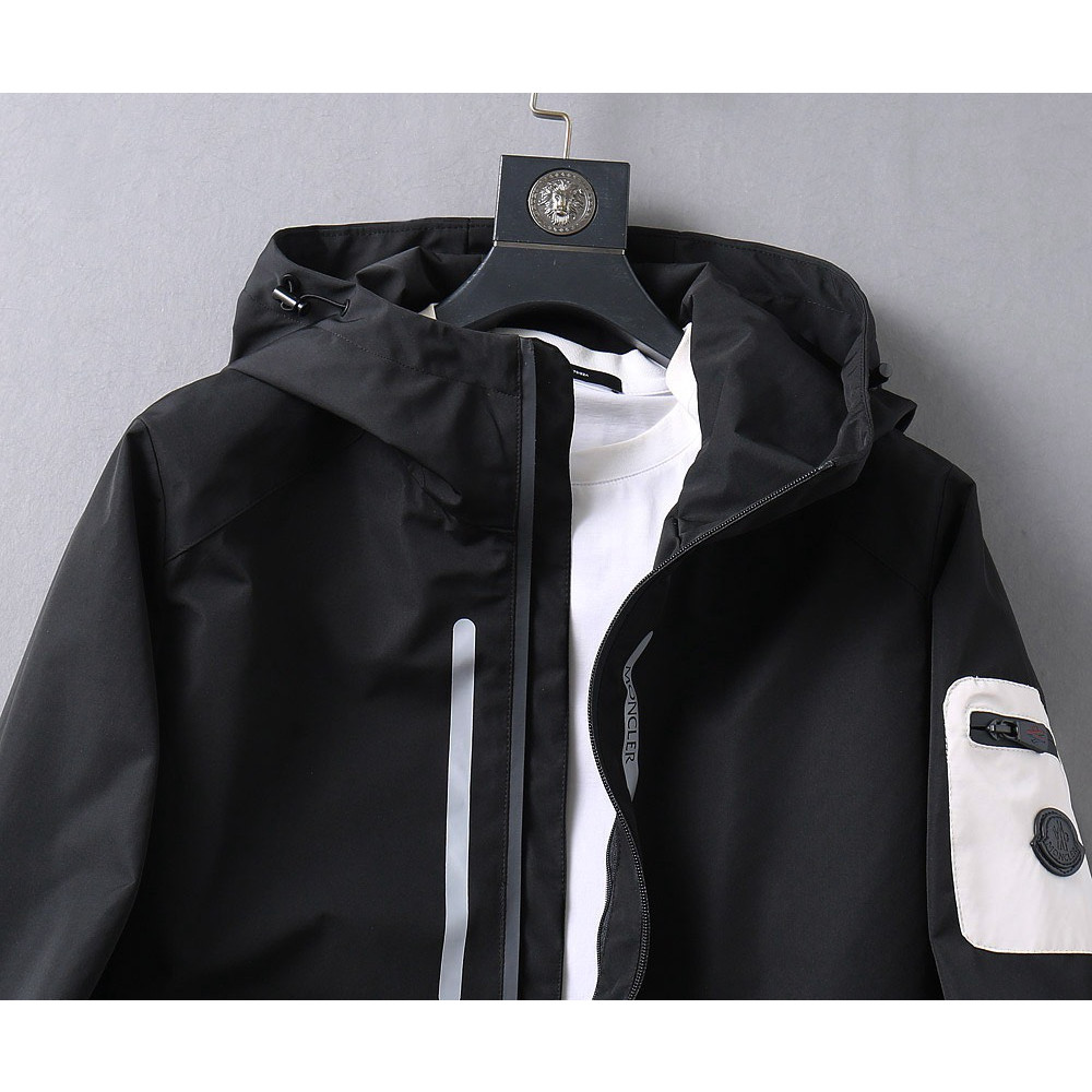 <p>Moncler 新款男士夹克外套</p>