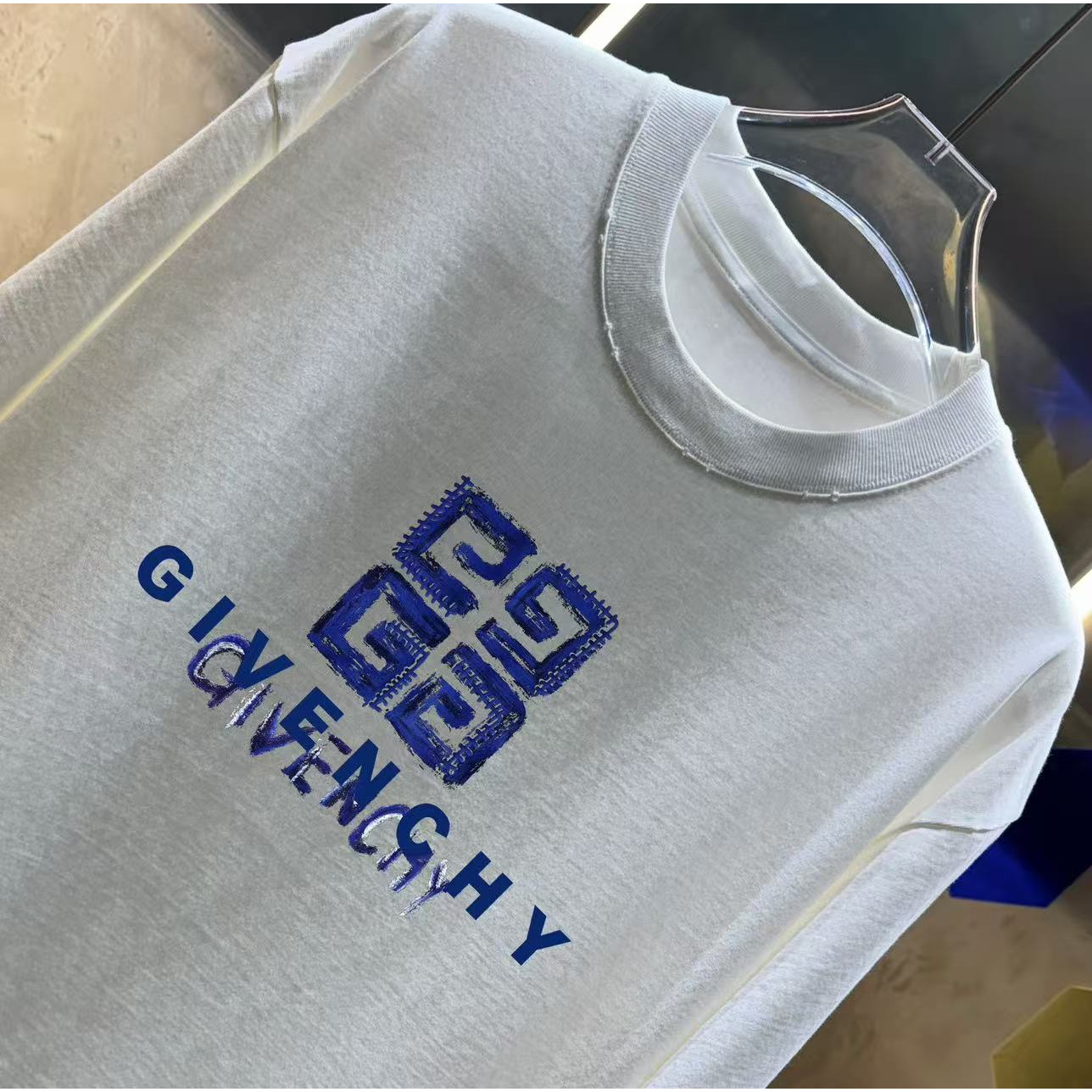<p>Givenchy 洗水磨破短袖T恤(洗水白)</p>