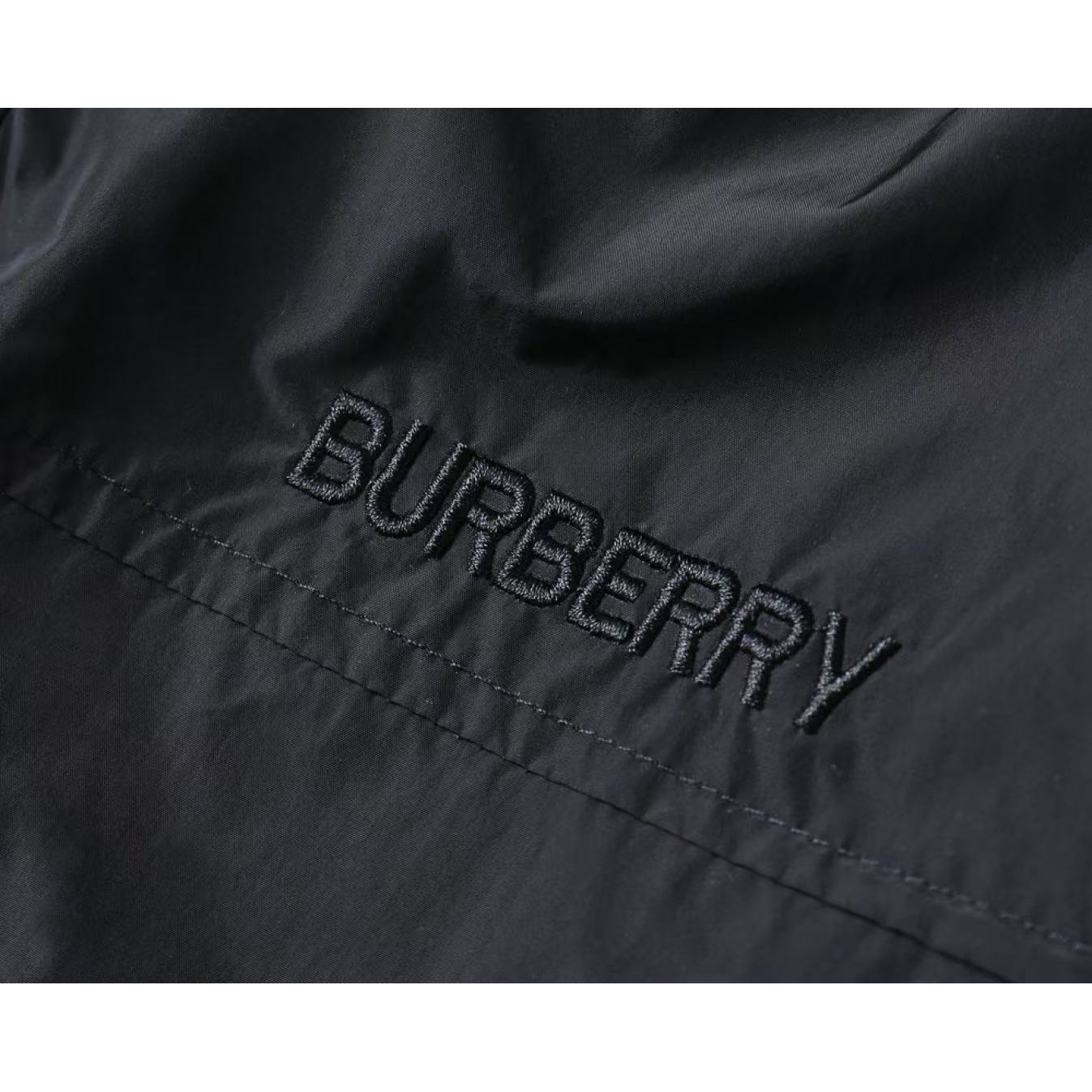 <p>BURBERRY 男士夹克外套(800823)</p>