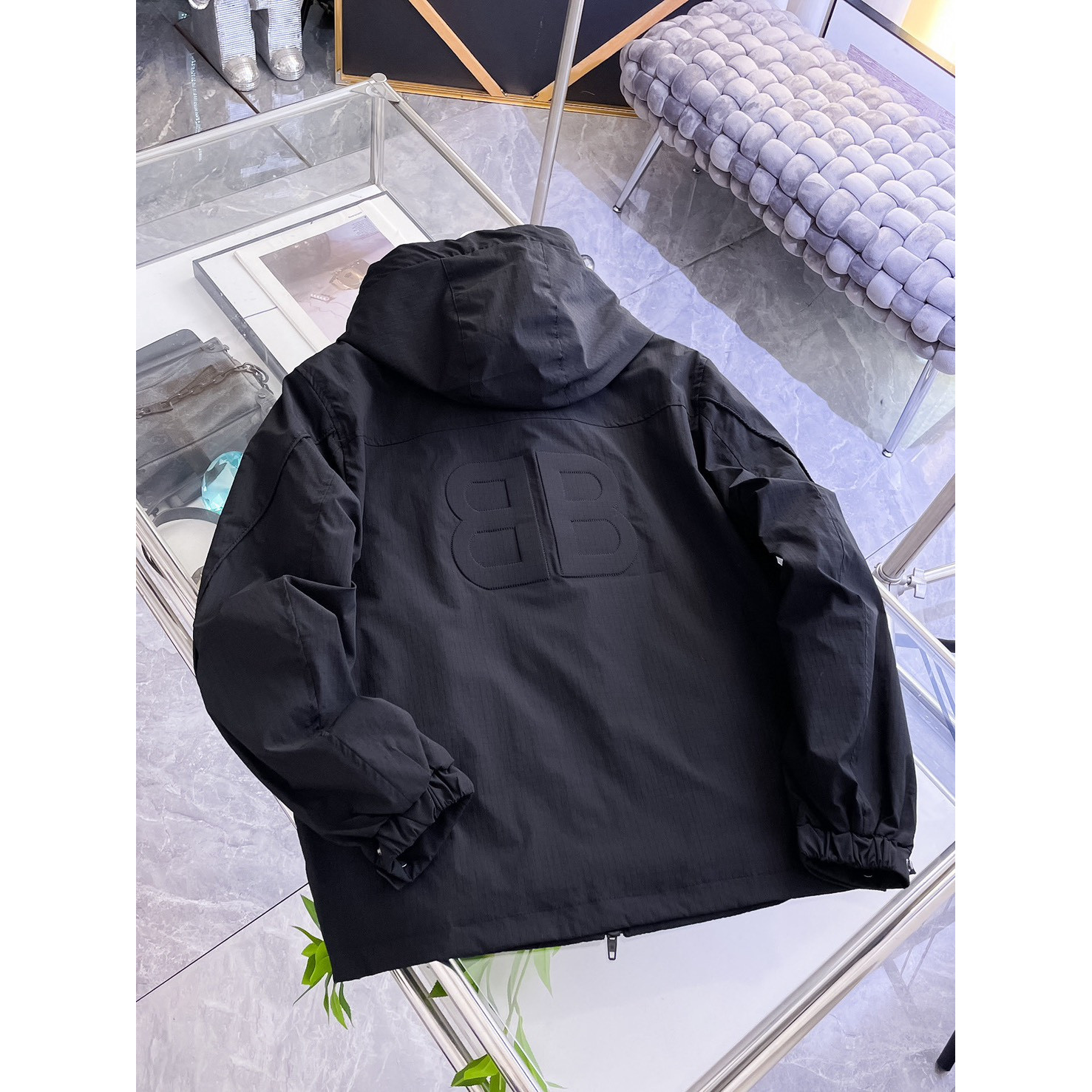 <p>Balenciaga 男士夹克外套(黑)</p>