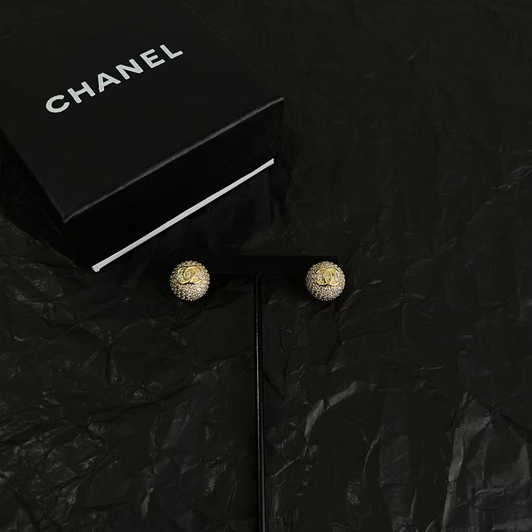 <p>CHANEL&nbsp;中古耳钉(金)</p>