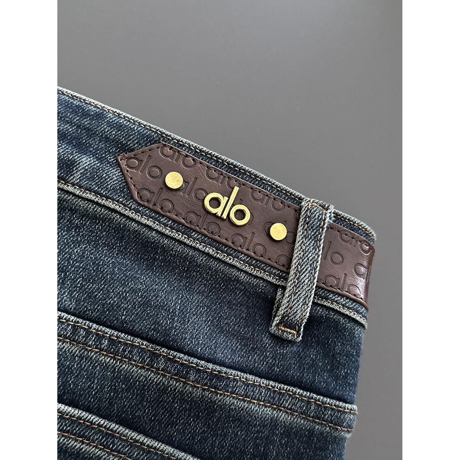 <p>ALO 高品质牛仔裤</p>