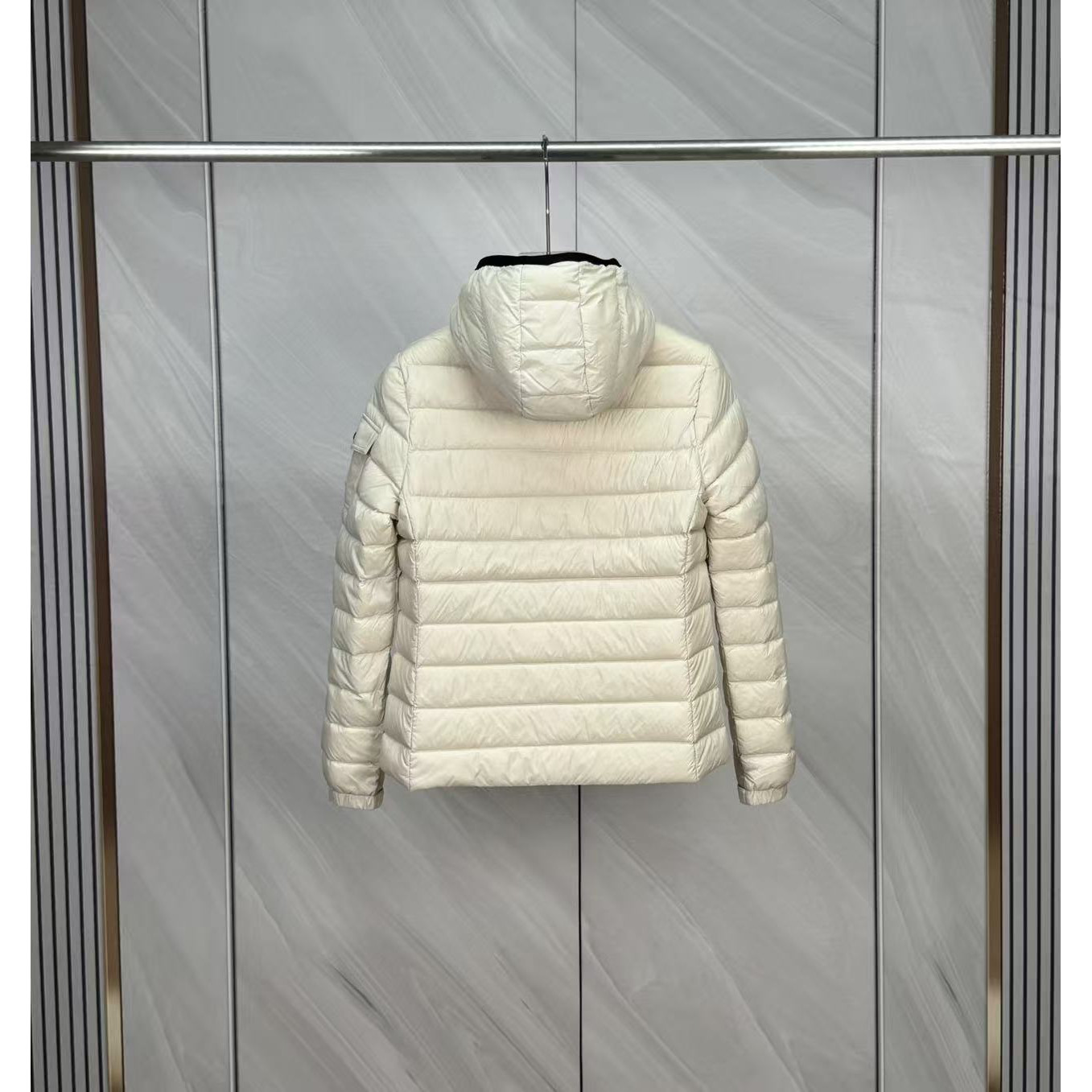 <p>Moncler Bles系列羽绒服(白)</p>