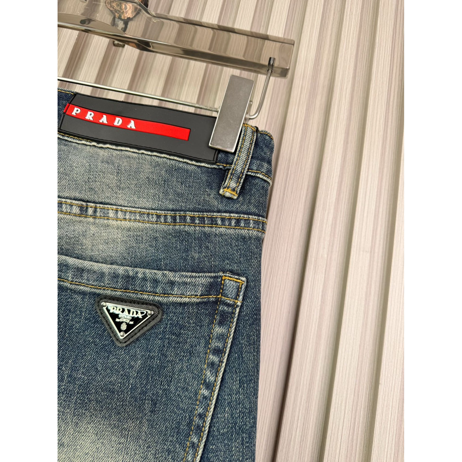 <p>PRADA 休閒牛仔褲</p>