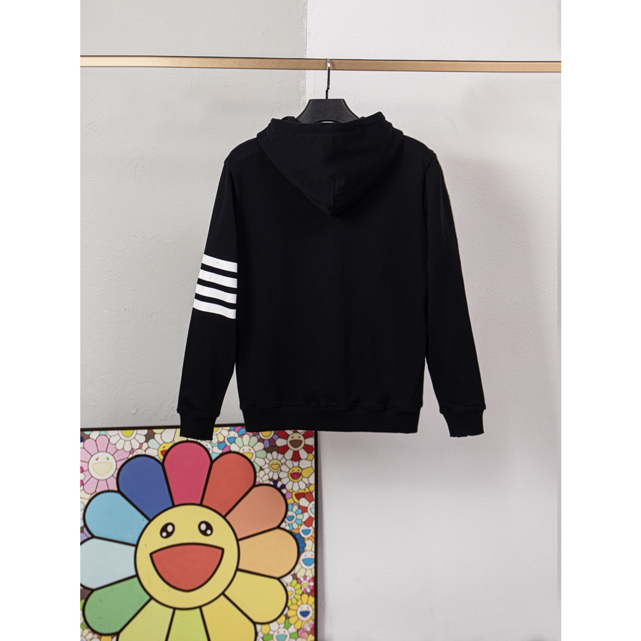 <p>Thom Browne&nbsp;连帽抽绳外套(黑DZ16)</p>