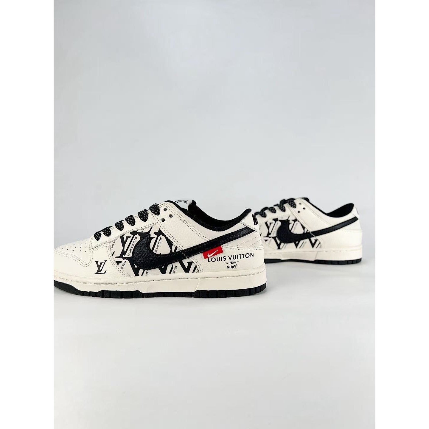 <p>NIKE DUNK SB LOW (黑白)&nbsp;</p>