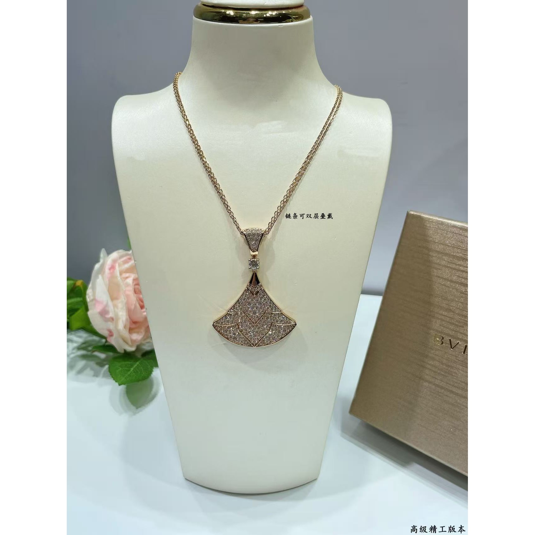 <p>BVLGARI&nbsp; 高级满钻雪山项链</p>